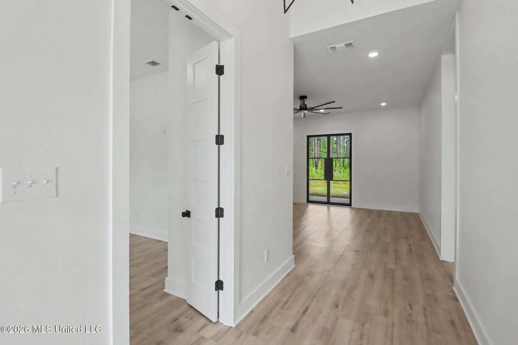 5528 Richmond Street Property Photo 4