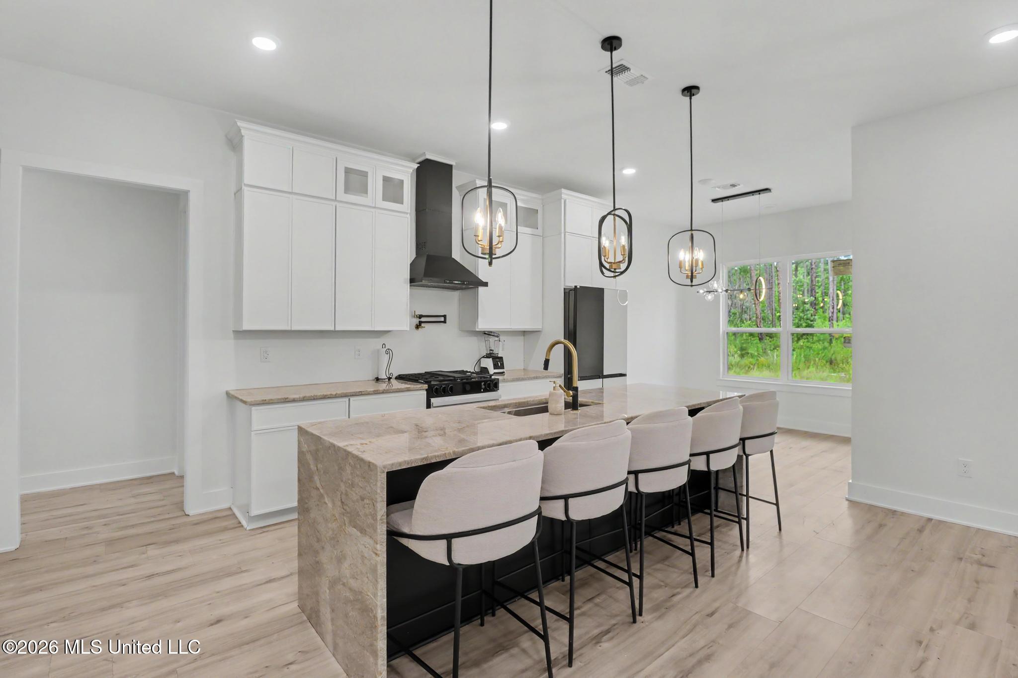 5528 Richmond Street Property Photo 8