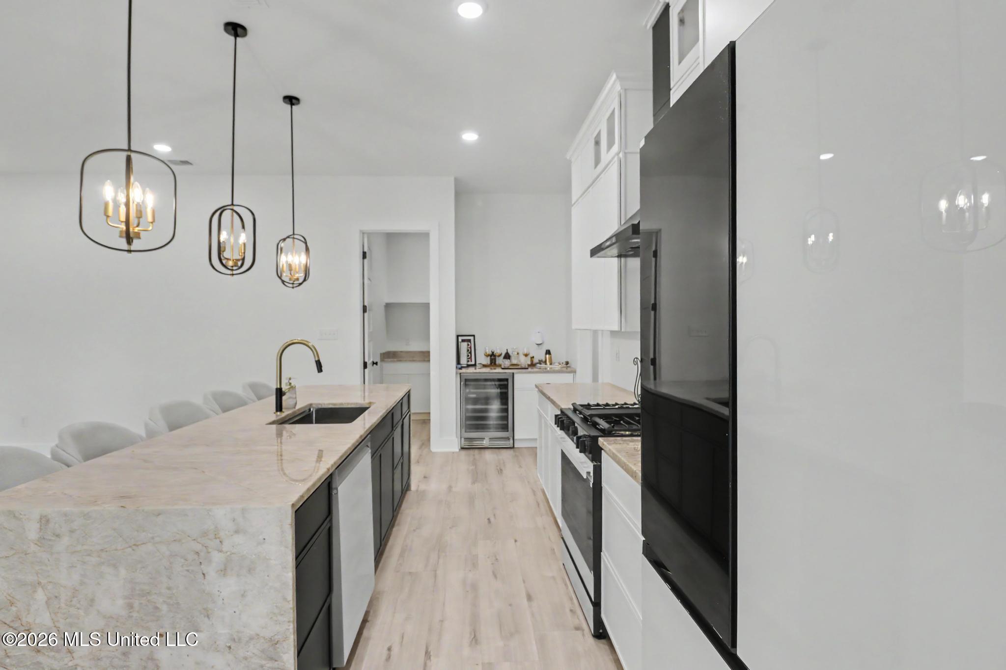 5528 Richmond Street Property Photo 12