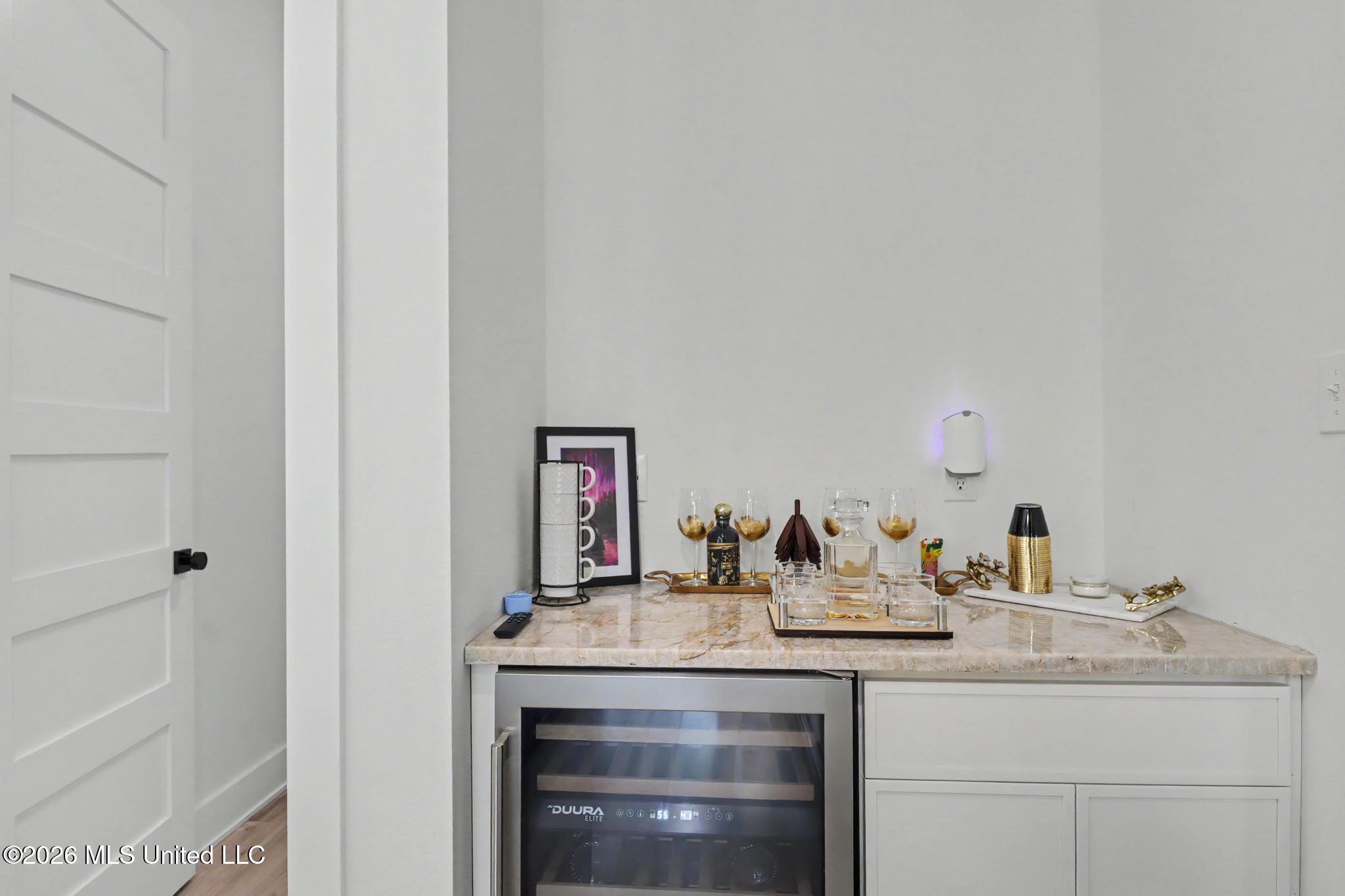 5528 Richmond Street Property Photo 13