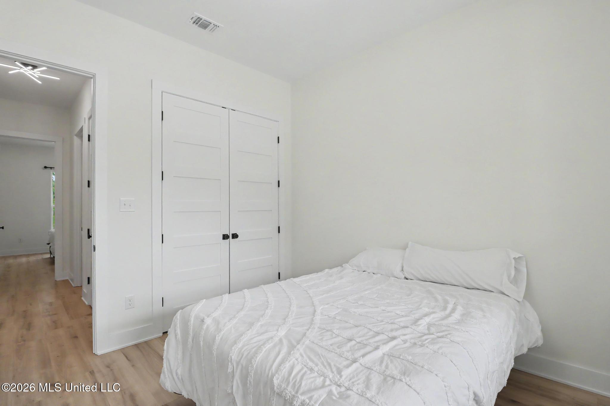 5528 Richmond Street Property Photo 27