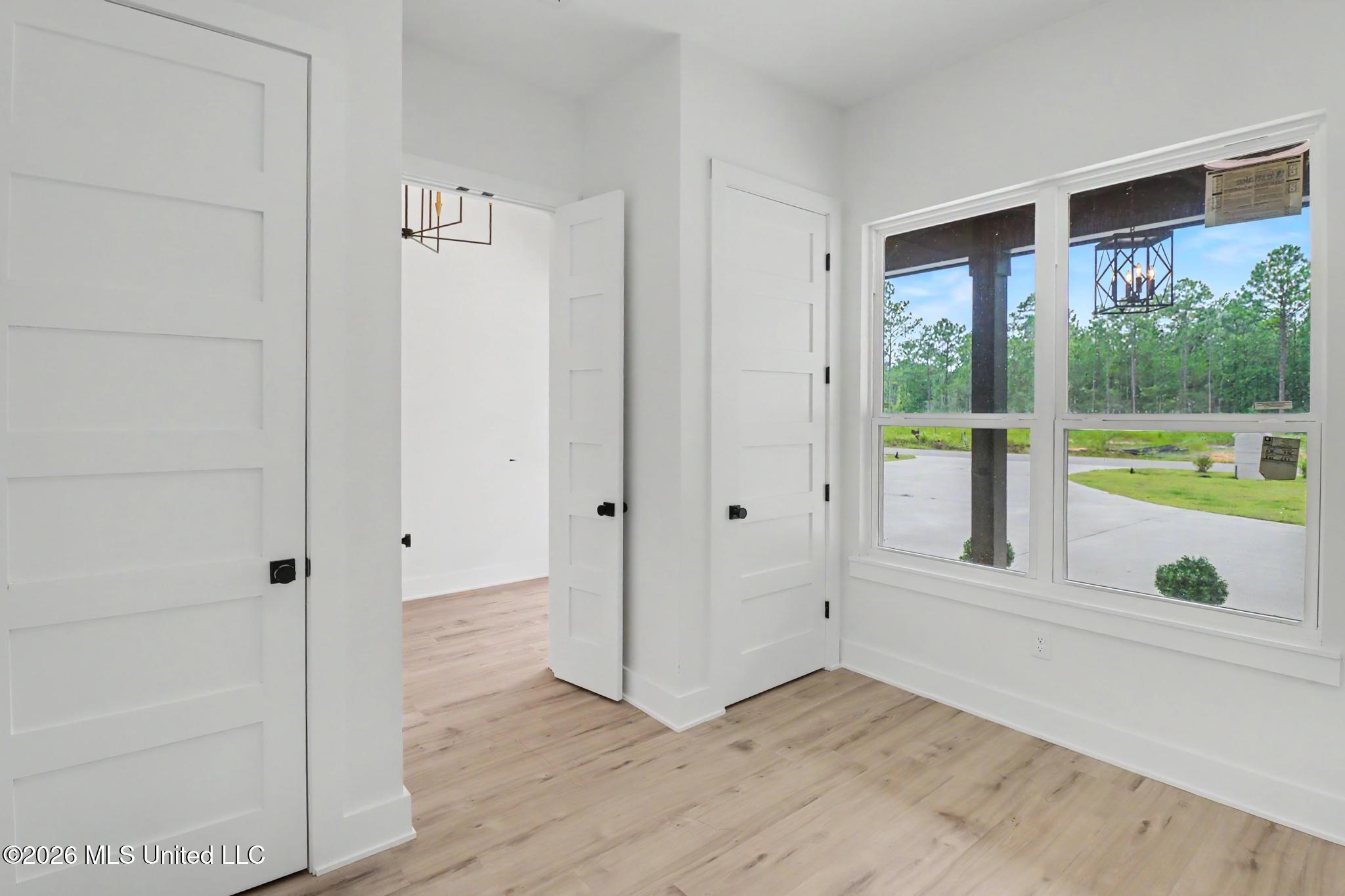 5528 Richmond Street Property Photo 33