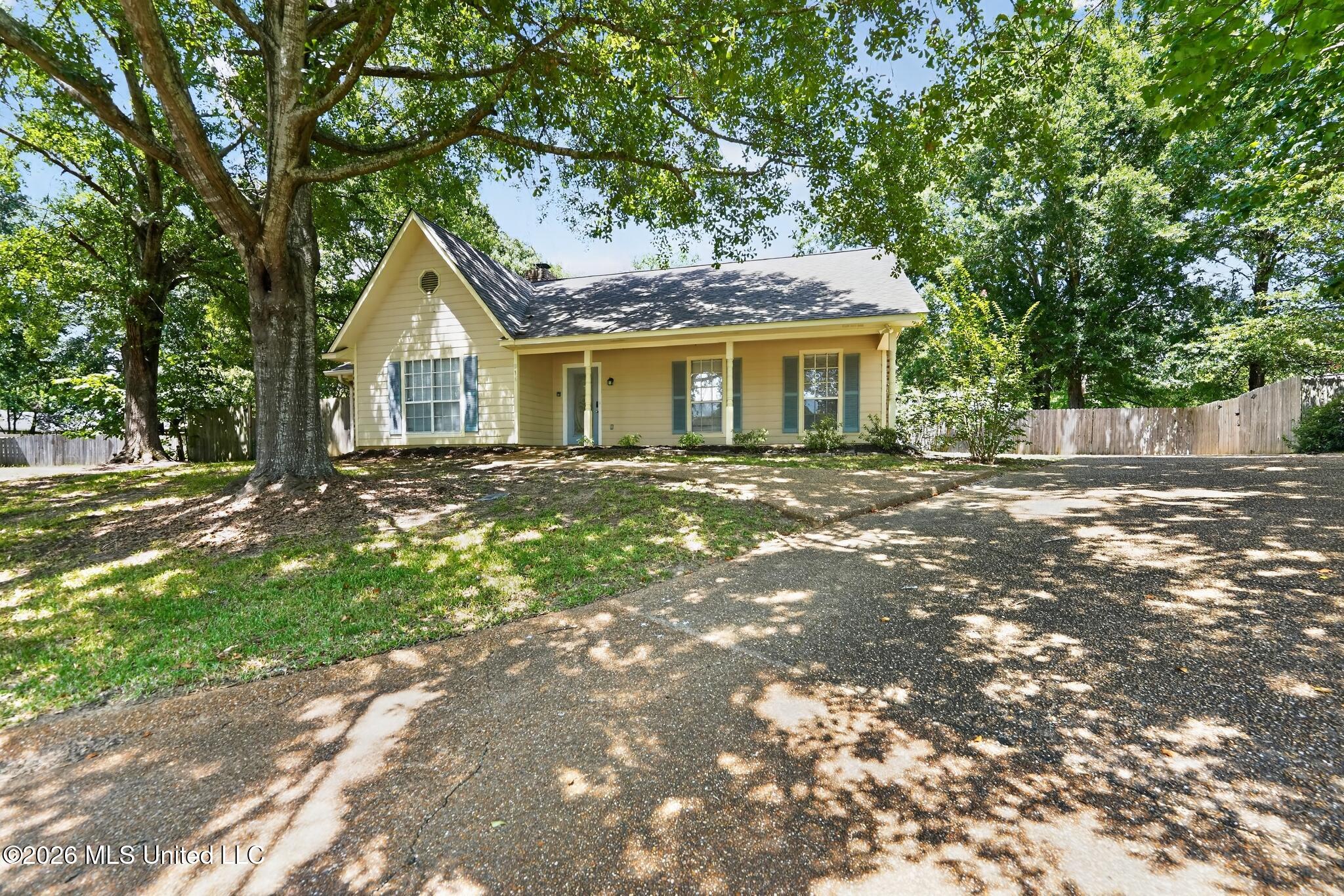816 Strawberry Pointe Property Photo 1
