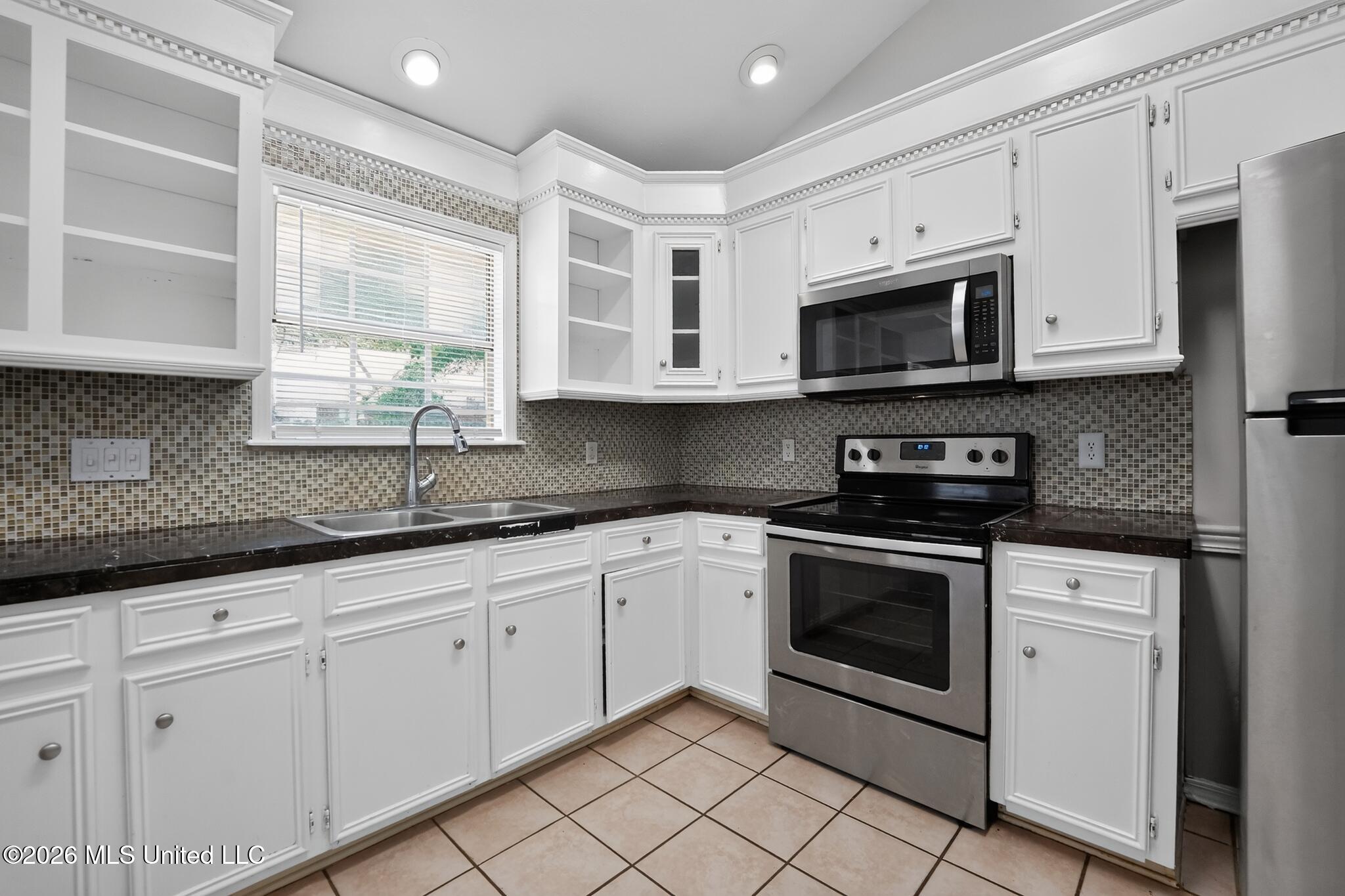 816 Strawberry Pointe Property Photo 8