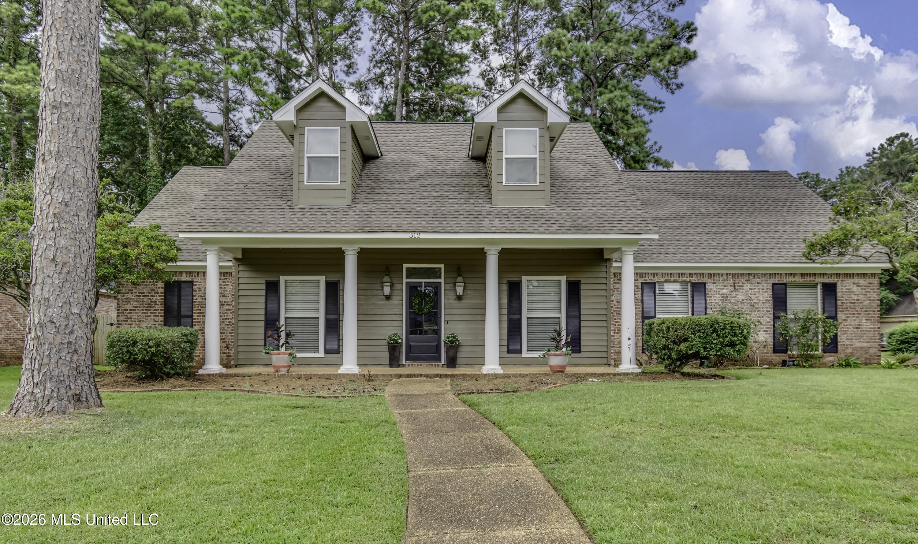 312 Pinewood Lane Property Photo 1