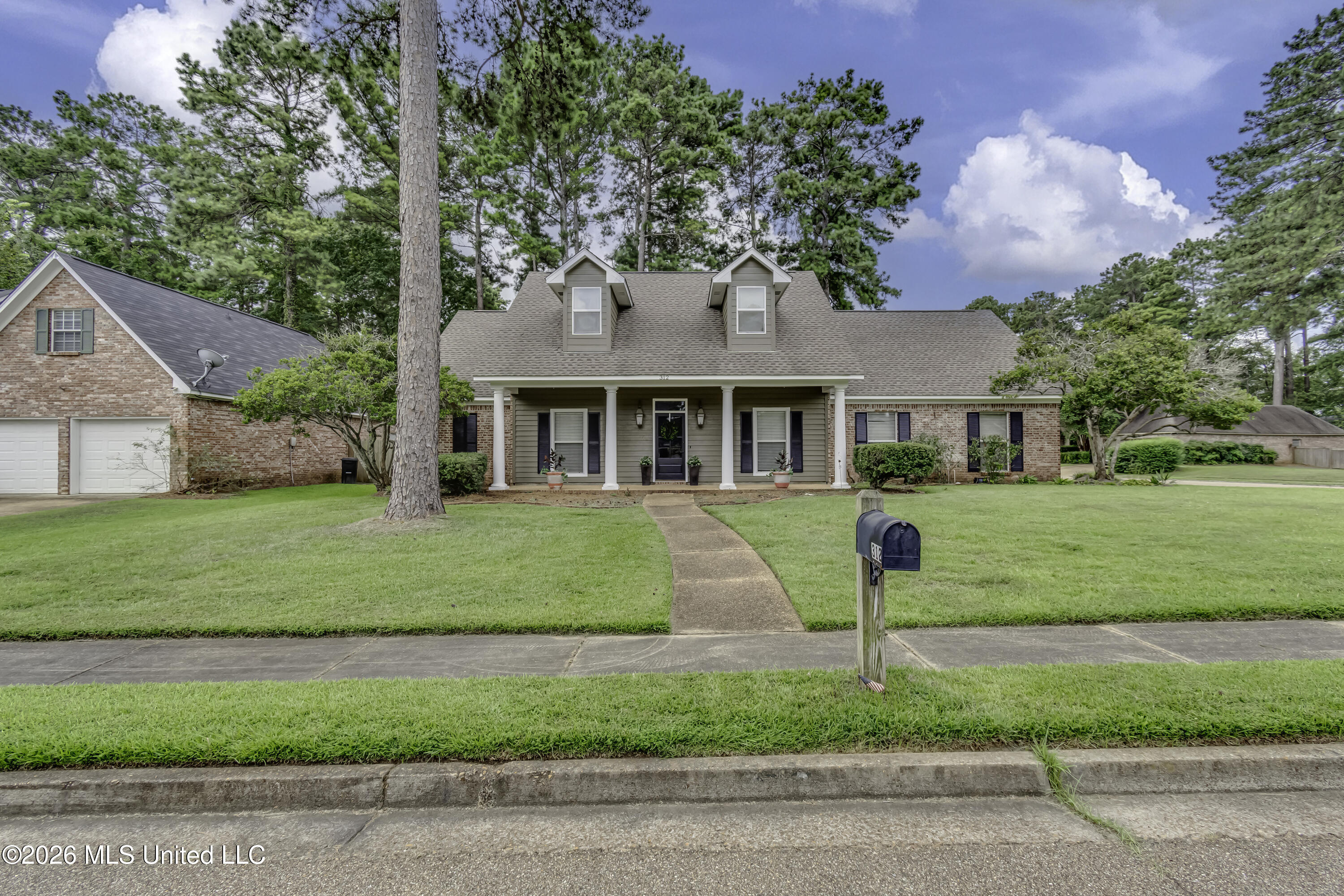 312 Pinewood Lane Property Photo 2