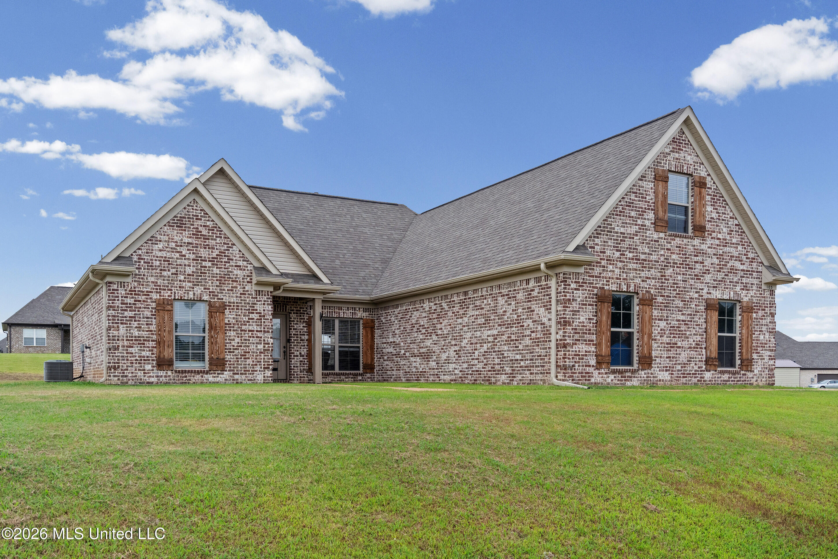 103 Cross Creek Drive Property Photo 3