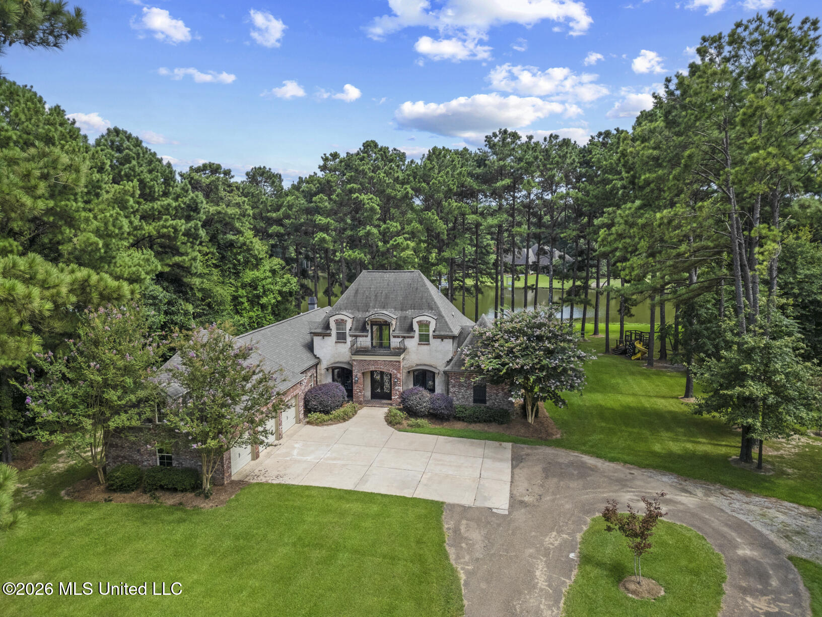 167 Lakeshire Circle Property Photo 1