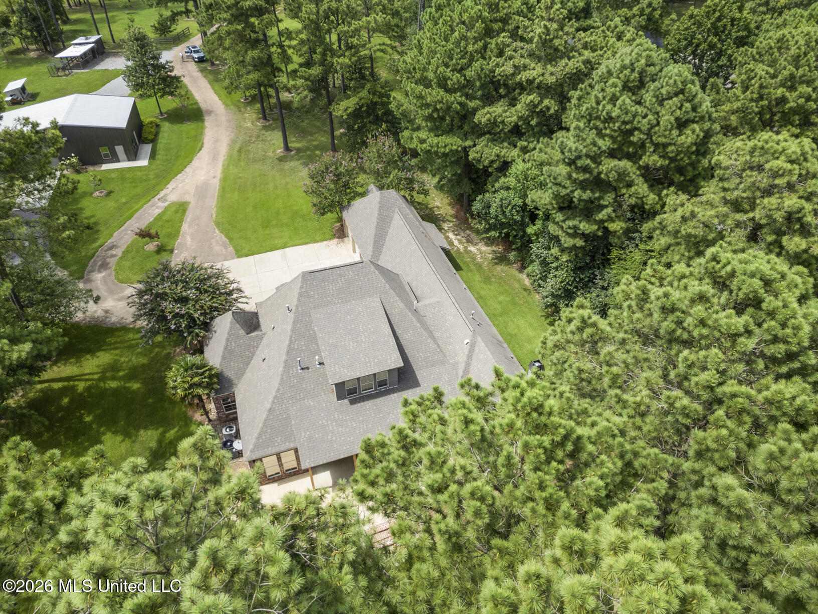 167 Lakeshire Circle Property Photo 3