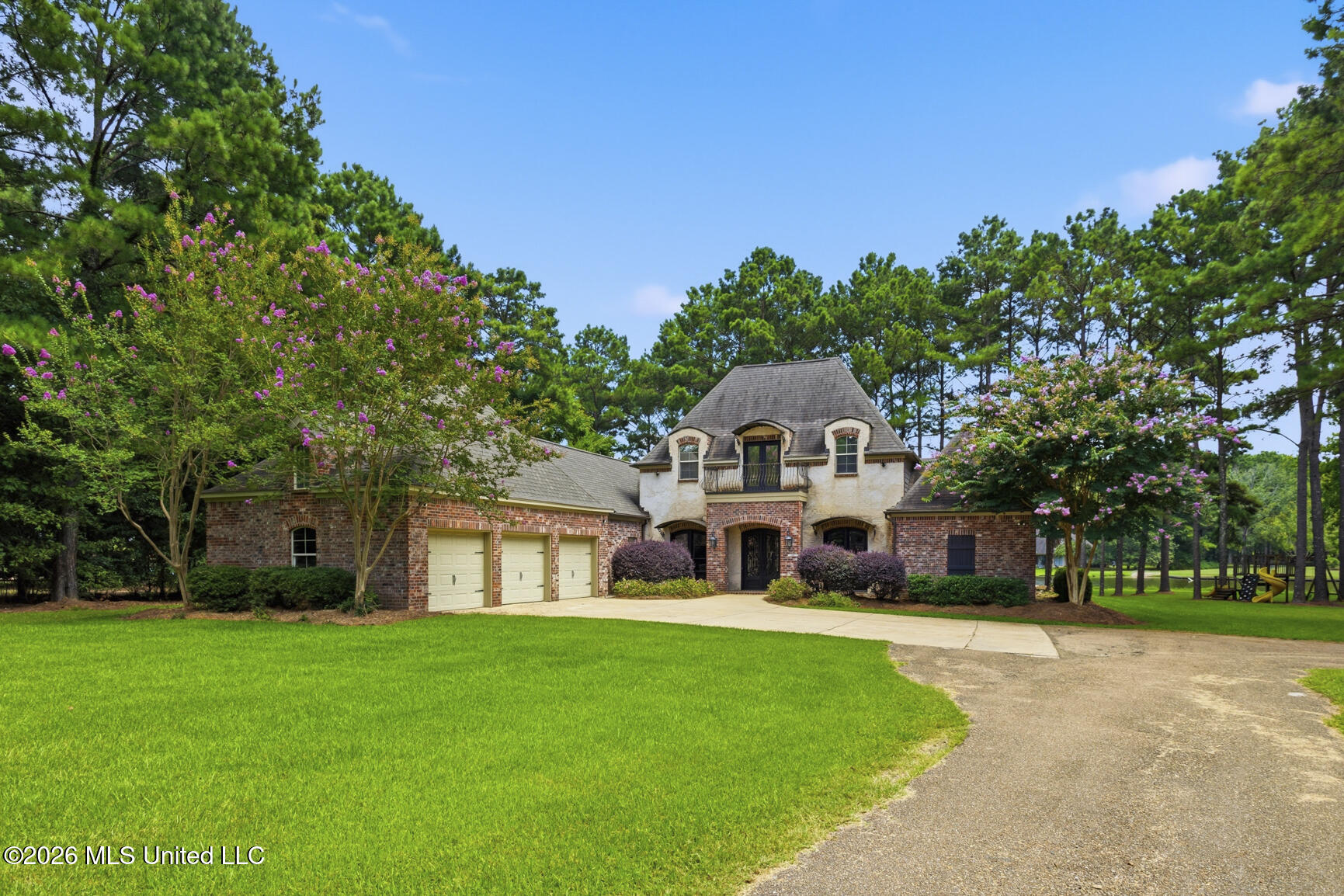 167 Lakeshire Circle Property Photo 4