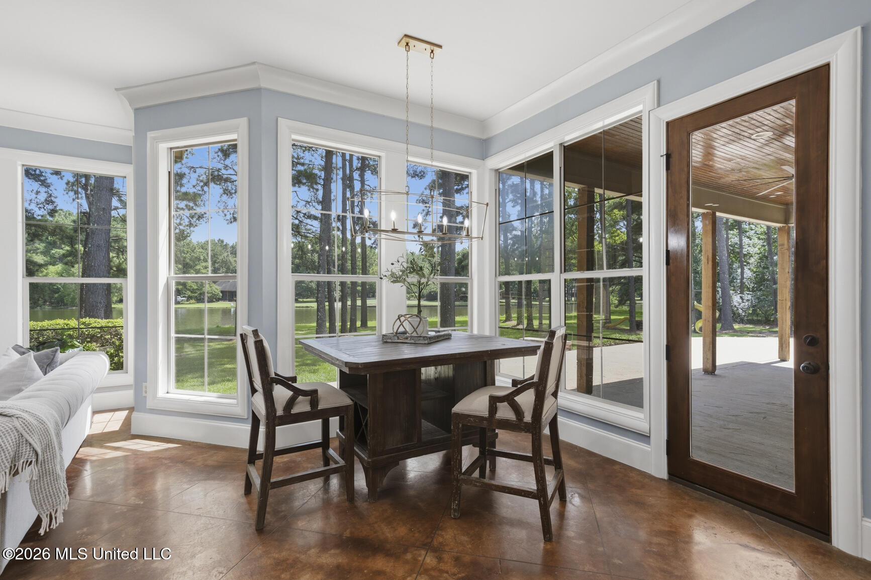 167 Lakeshire Circle Property Photo 17