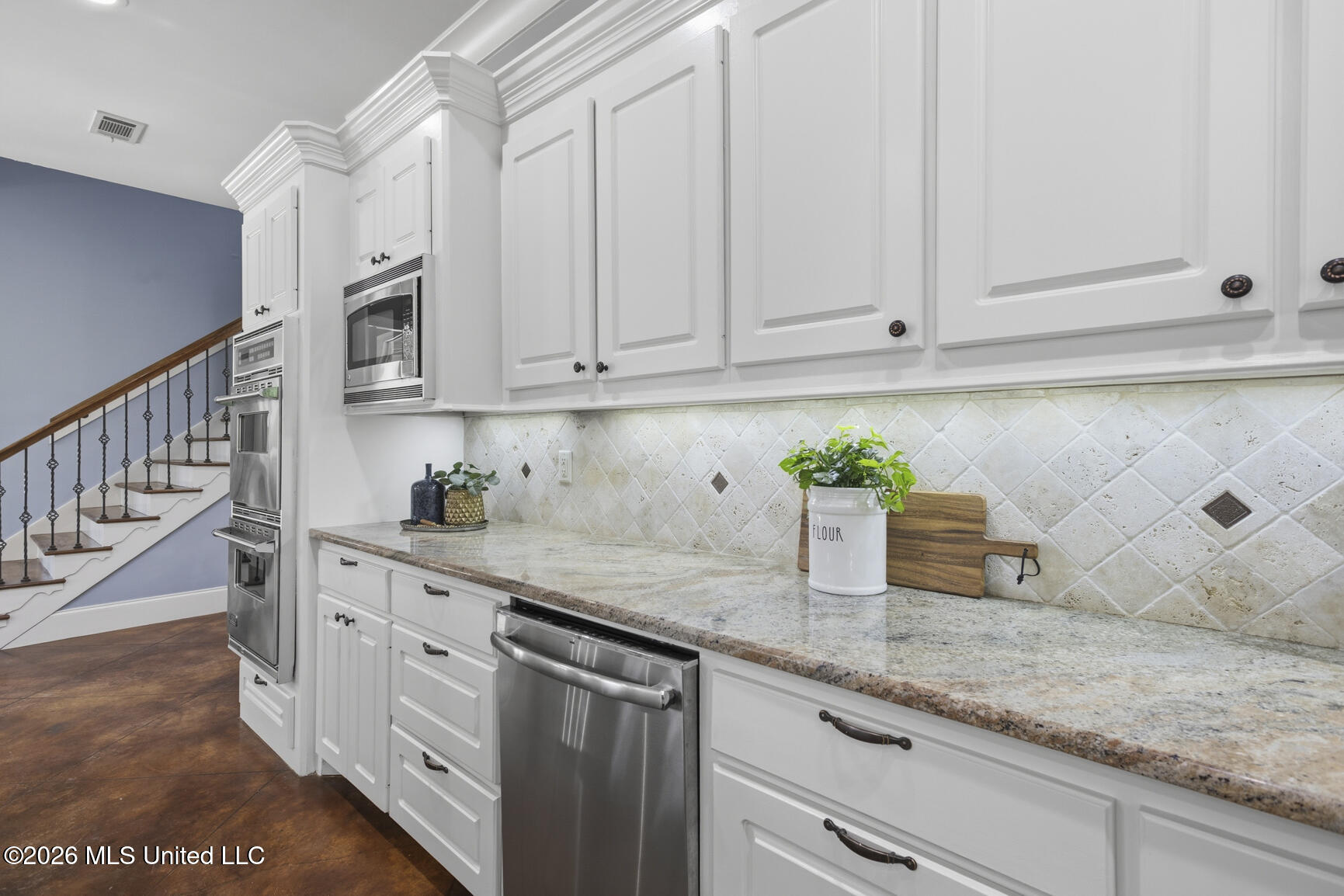 167 Lakeshire Circle Property Photo 22