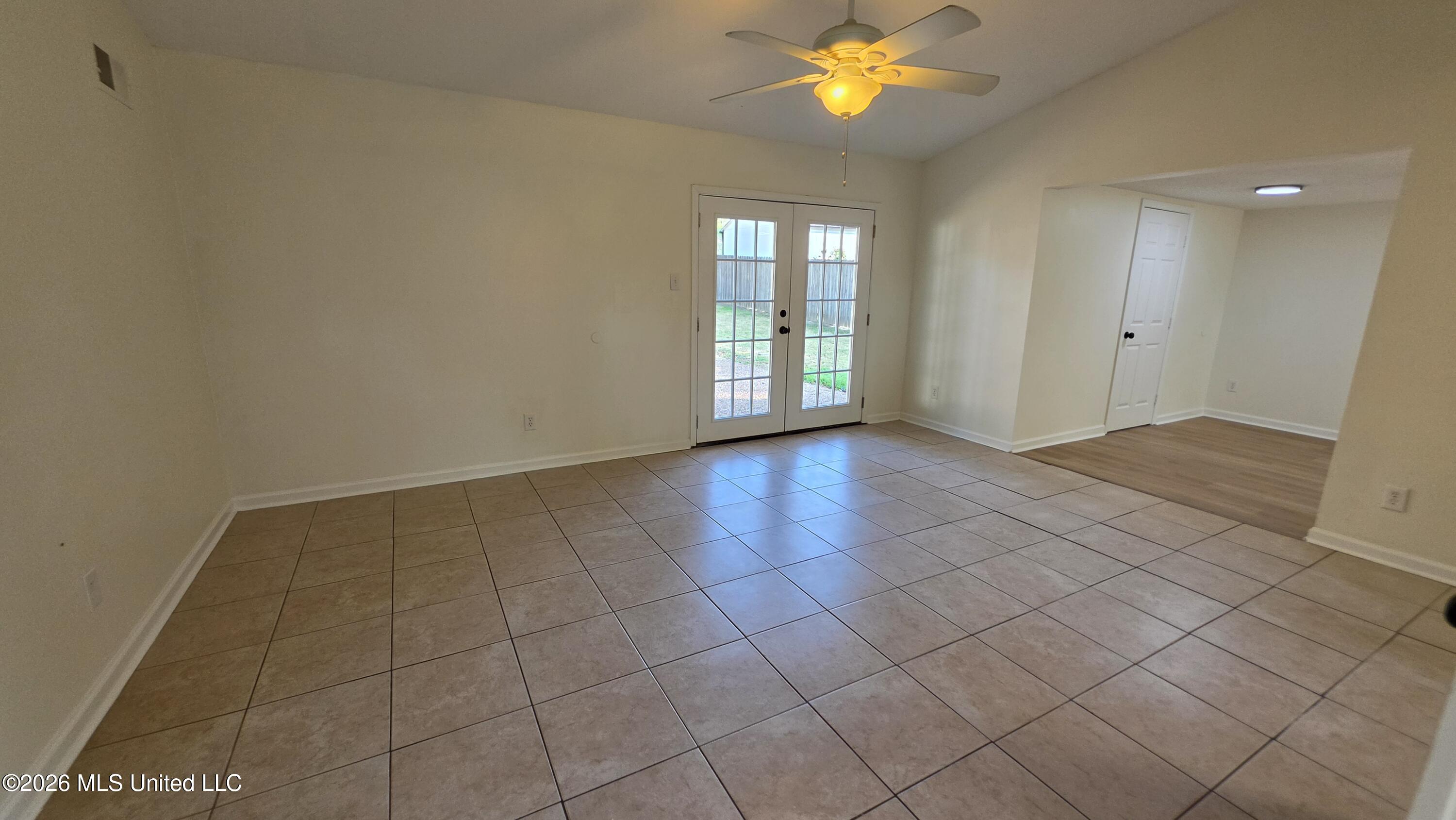 2320 Colonial Hills Drive Property Photo 2