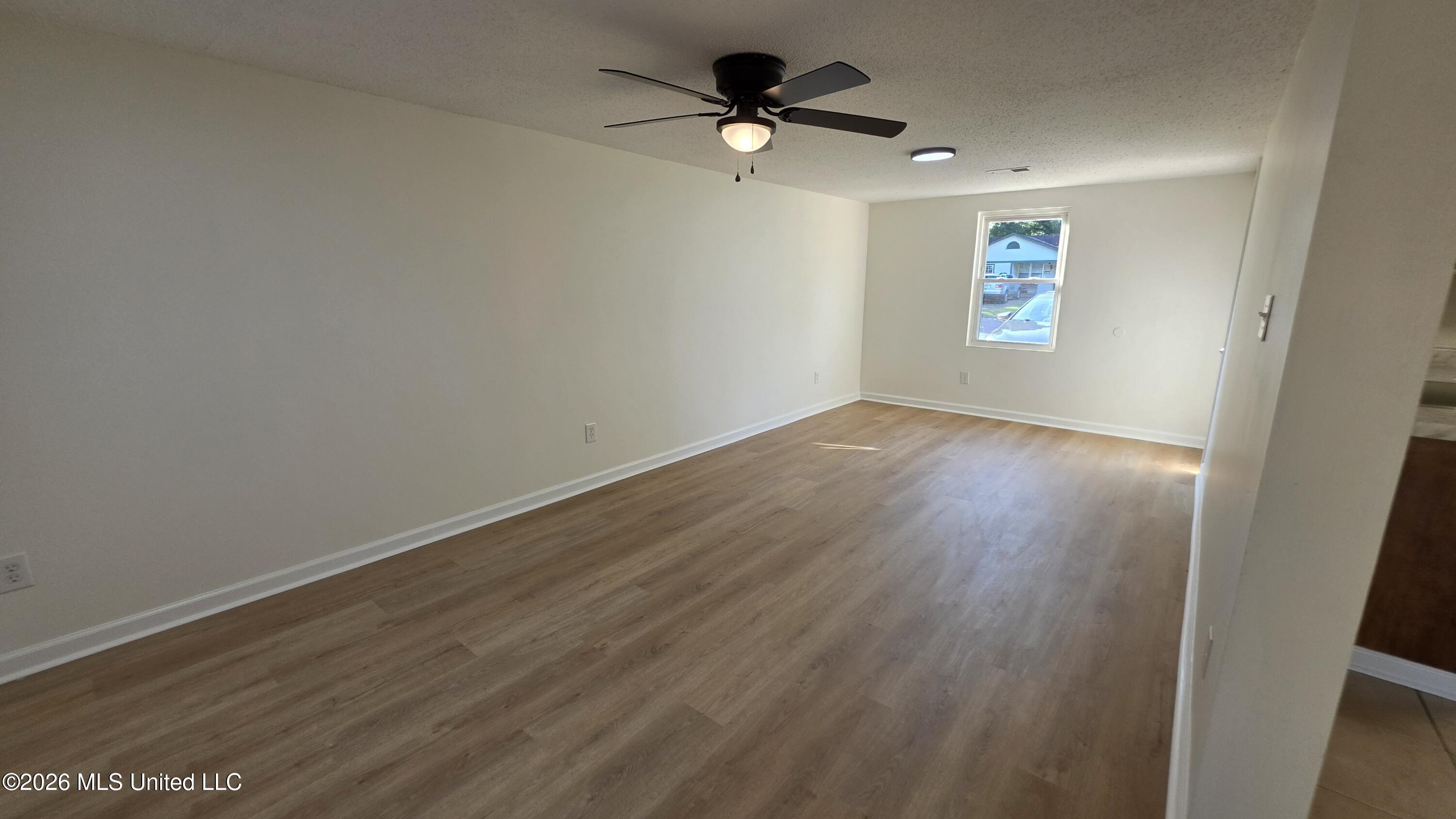 2320 Colonial Hills Drive Property Photo 7