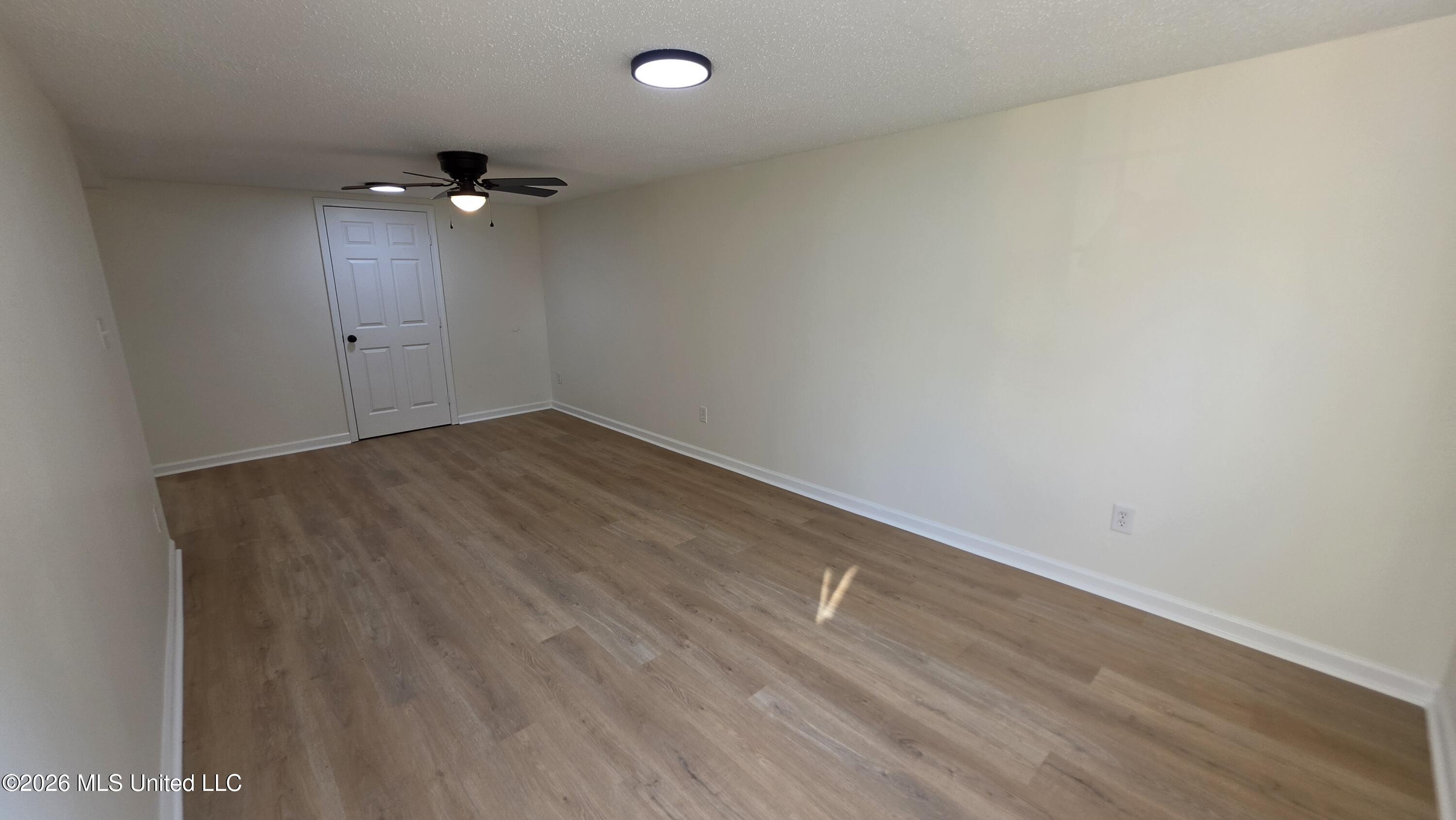 2320 Colonial Hills Drive Property Photo 8