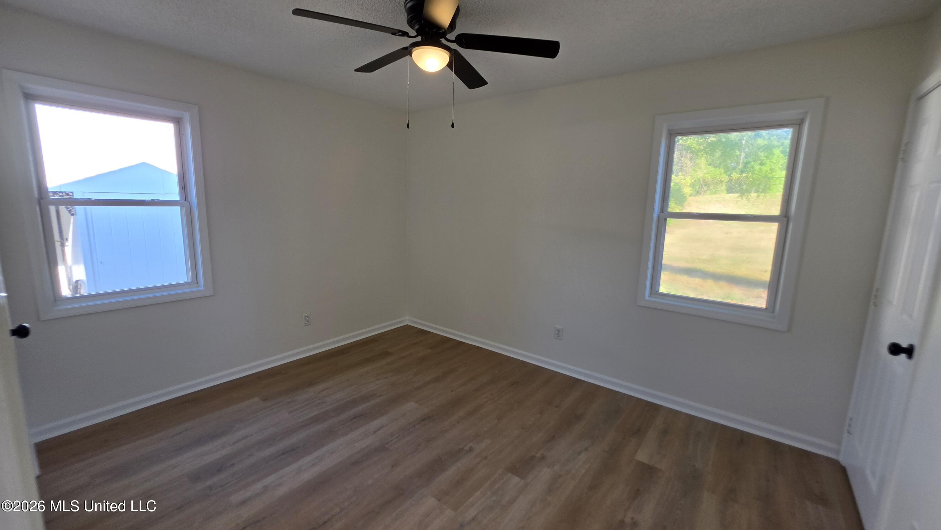 2320 Colonial Hills Drive Property Photo 9