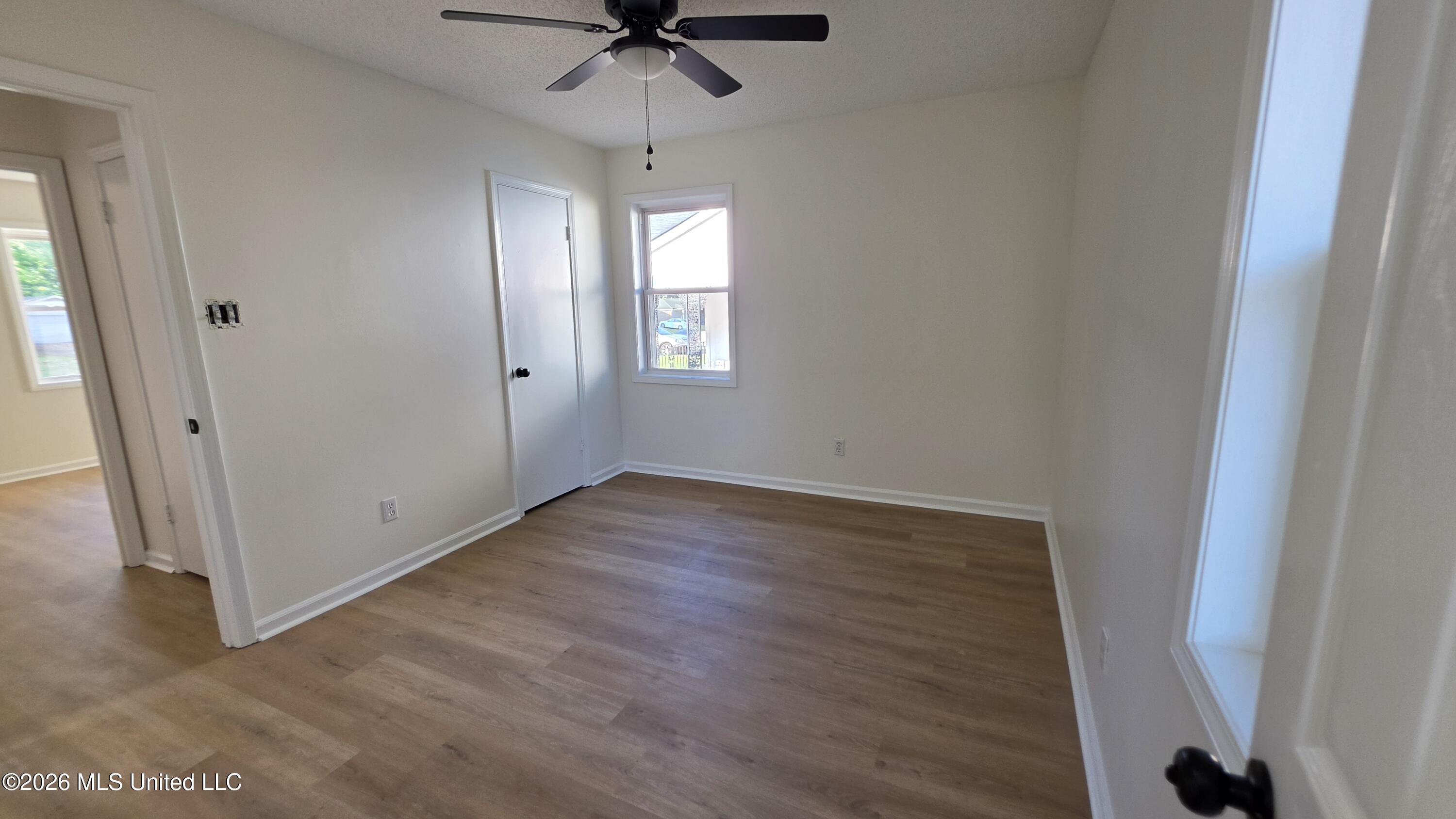 2320 Colonial Hills Drive Property Photo 10