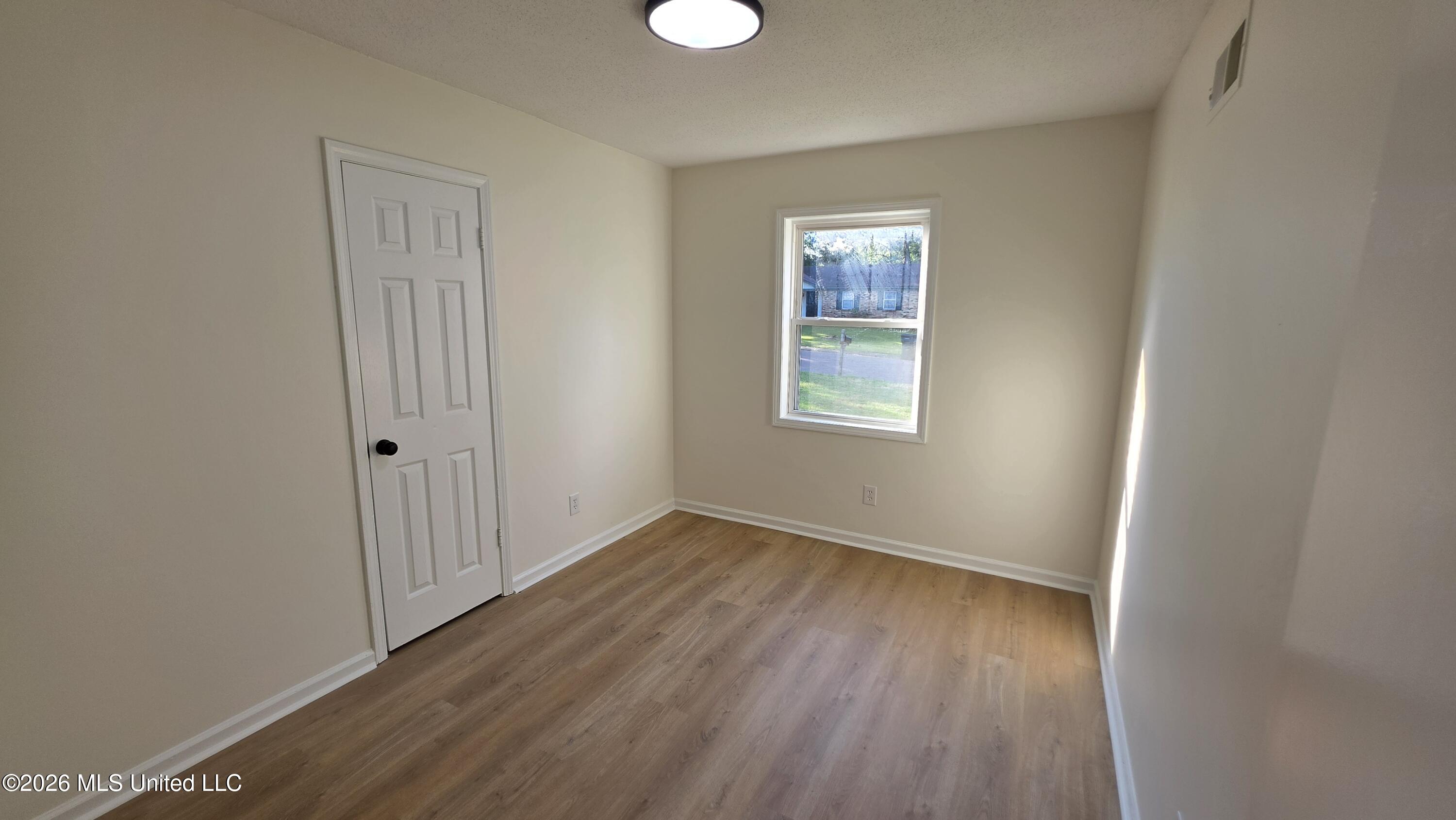 2320 Colonial Hills Drive Property Photo 13