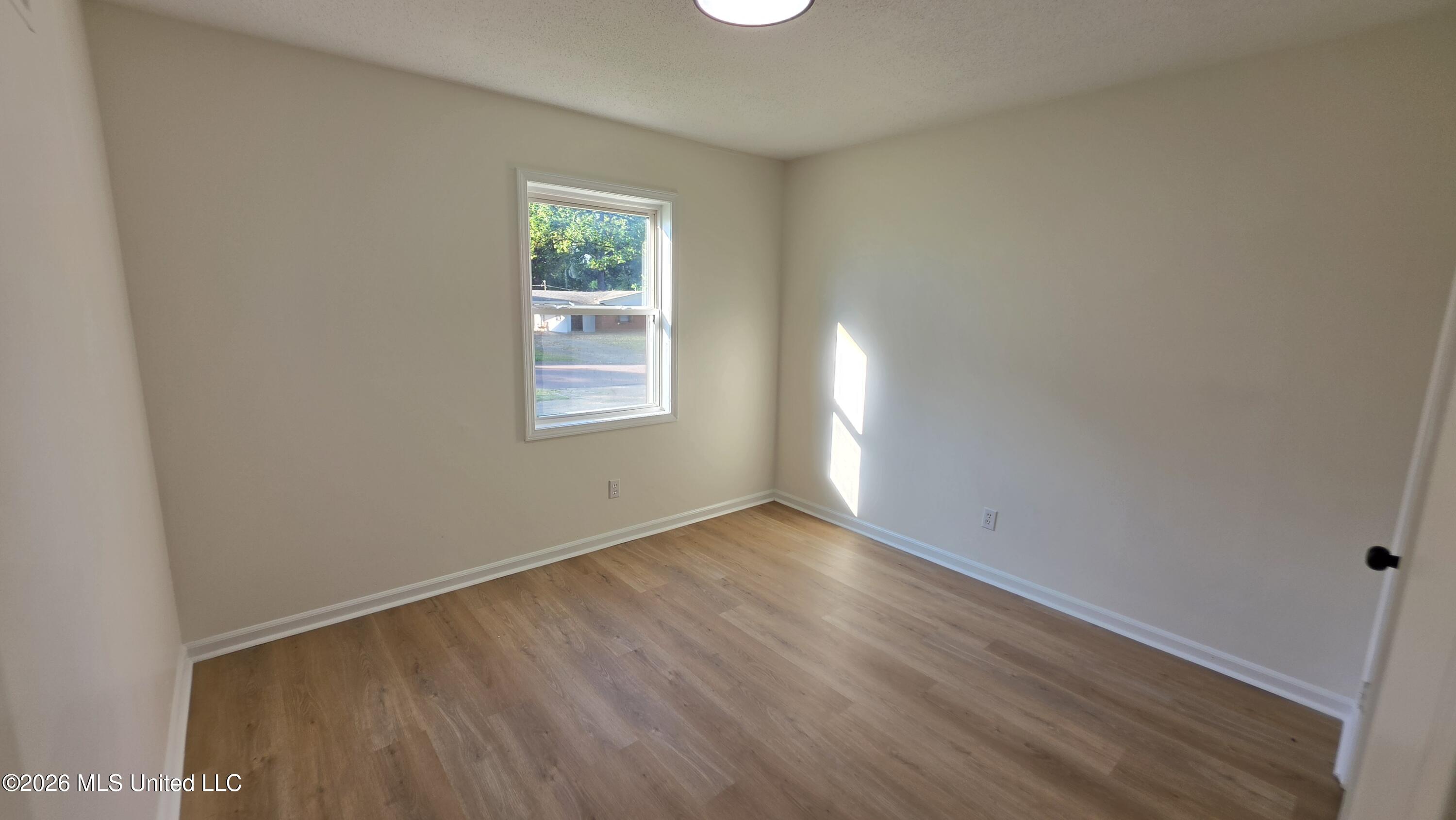 2320 Colonial Hills Drive Property Photo 14