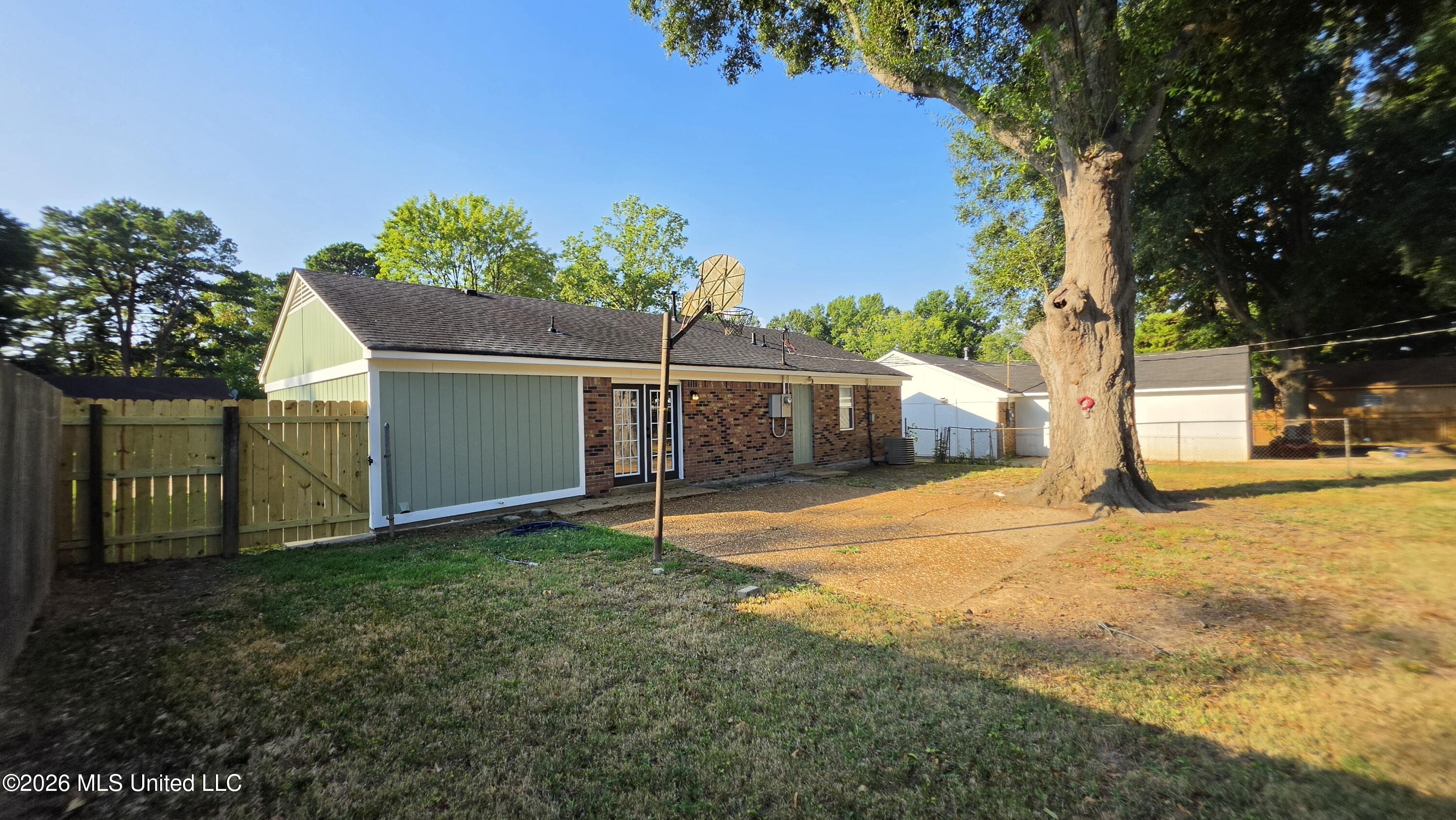 2320 Colonial Hills Drive Property Photo 20