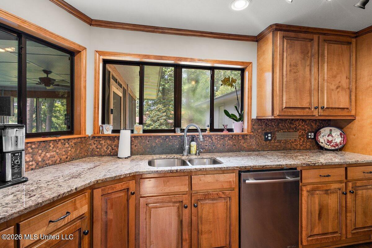 3922 Coker Road Property Photo 17