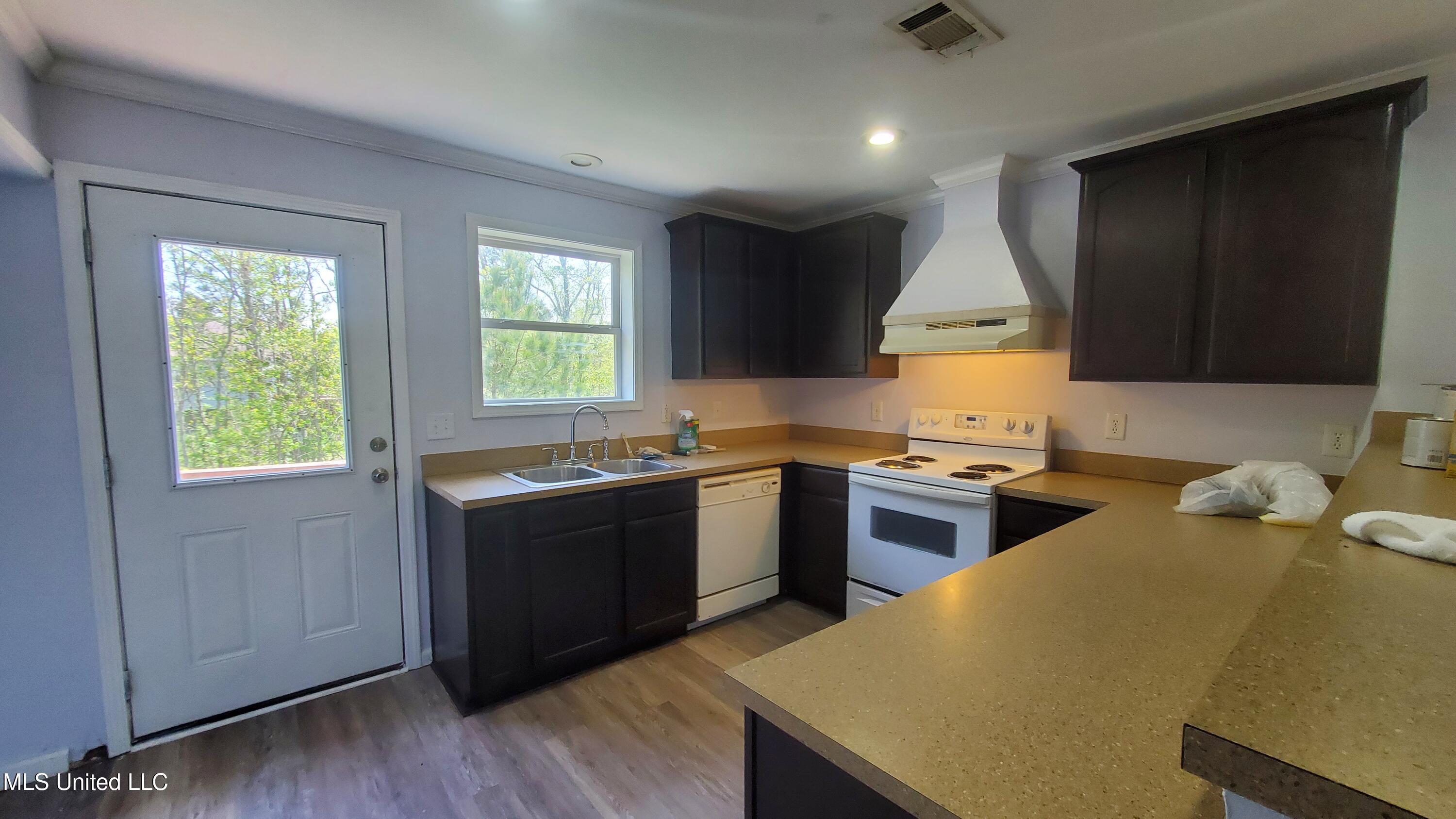 10364 Avenue A Property Photo 3