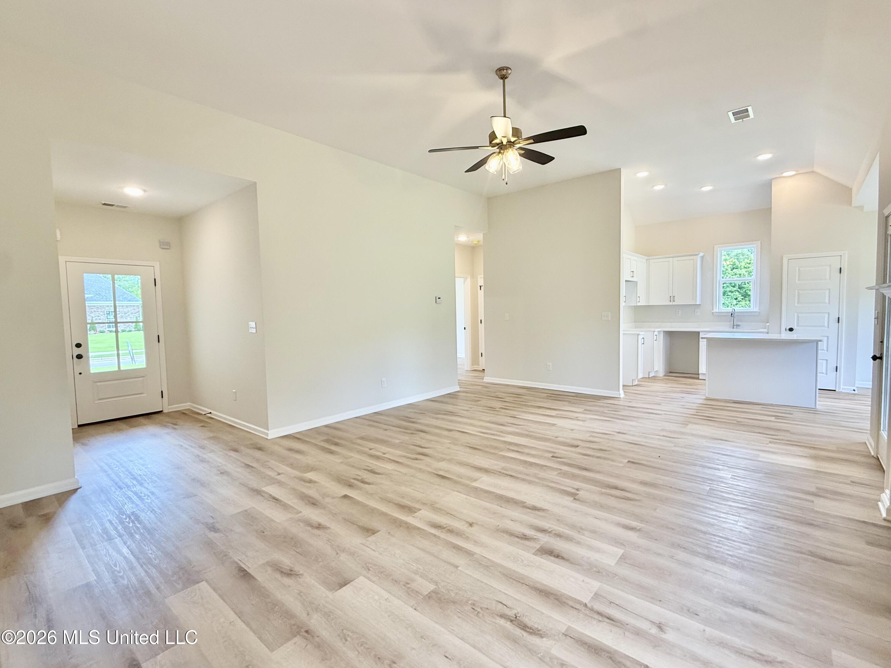 1020 Great Glen Drive Property Photo 2