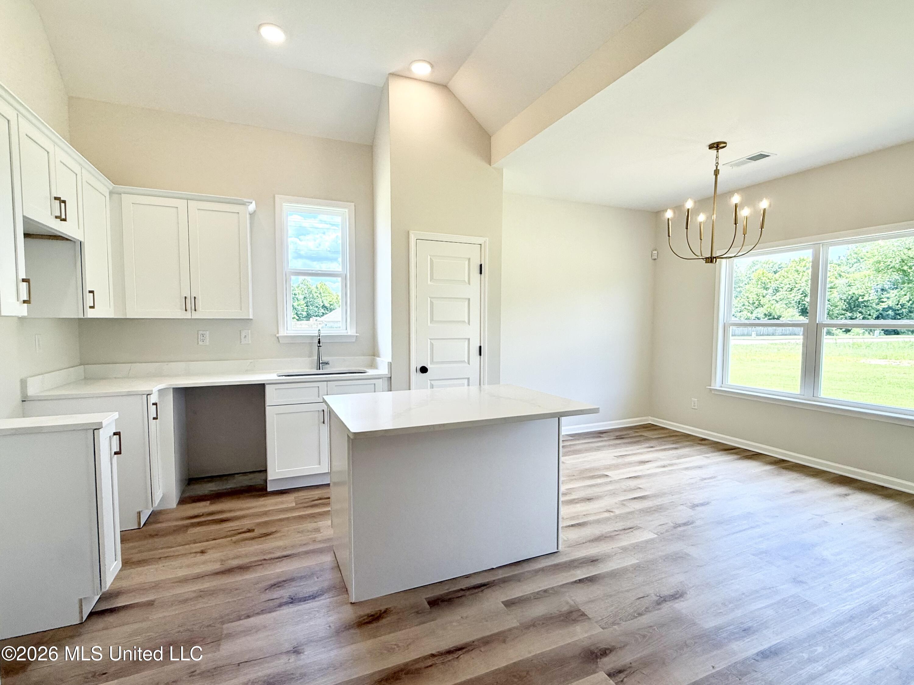 1020 Great Glen Drive Property Photo 4