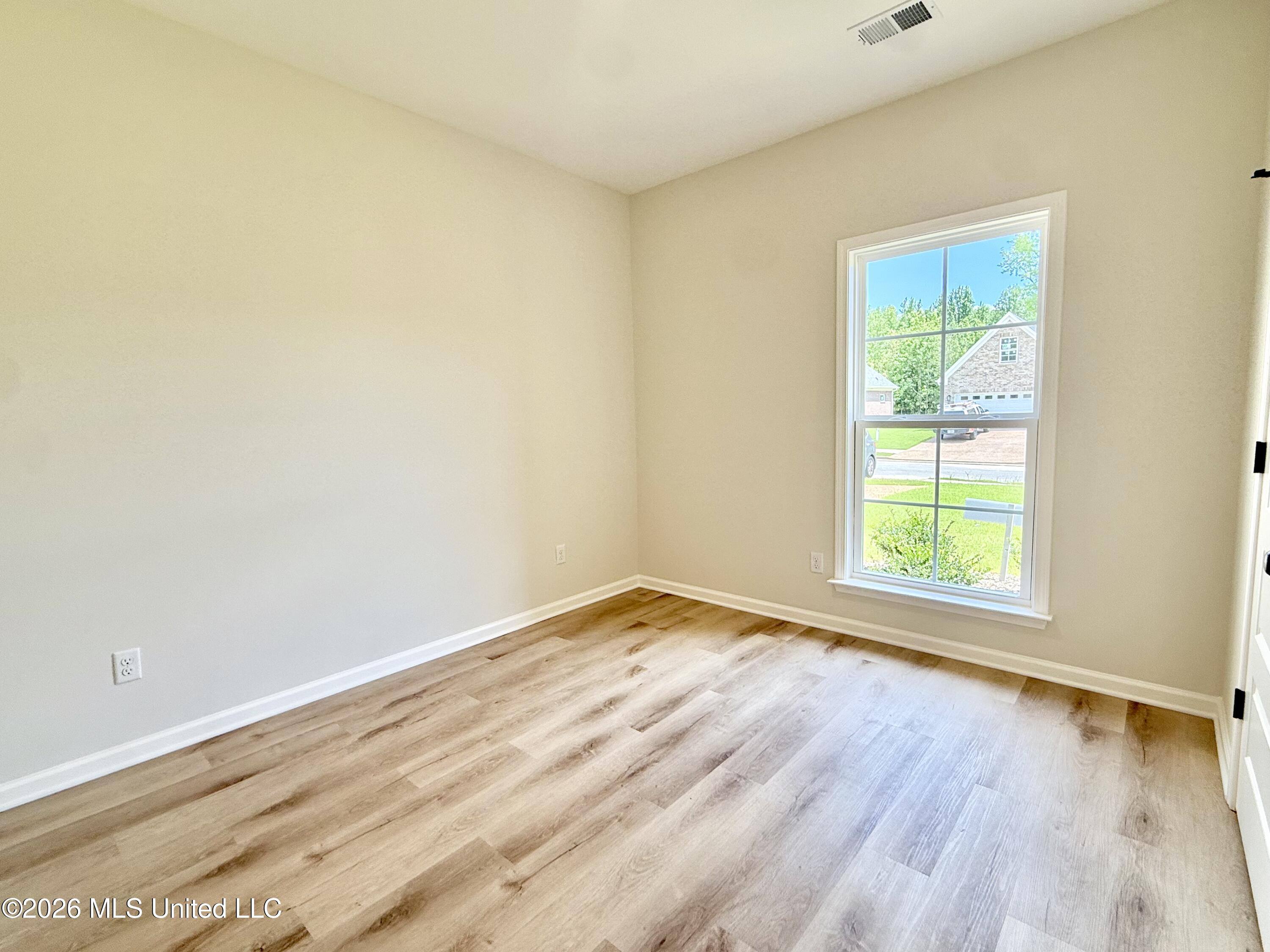 1020 Great Glen Drive Property Photo 9