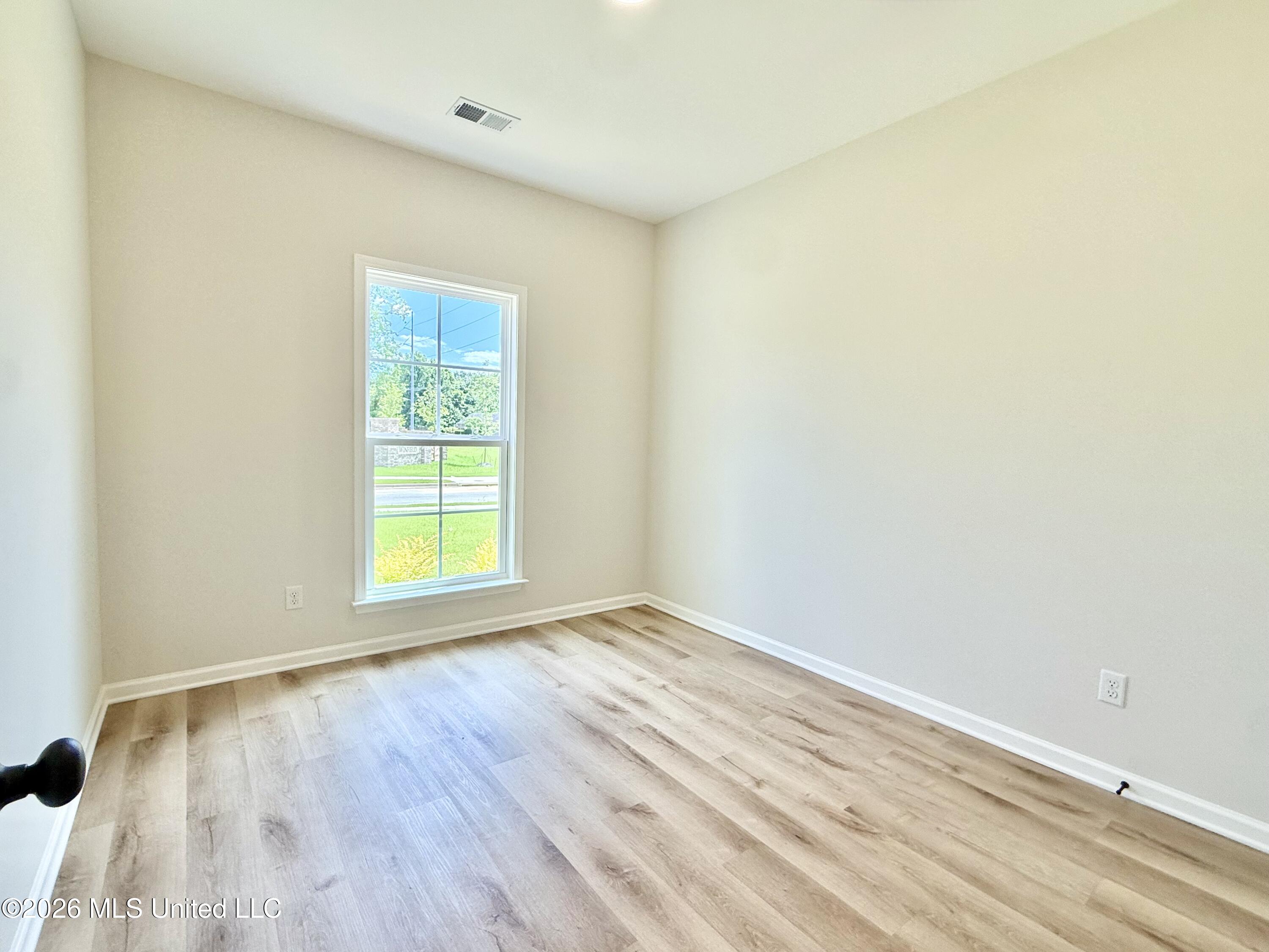 1020 Great Glen Drive Property Photo 10