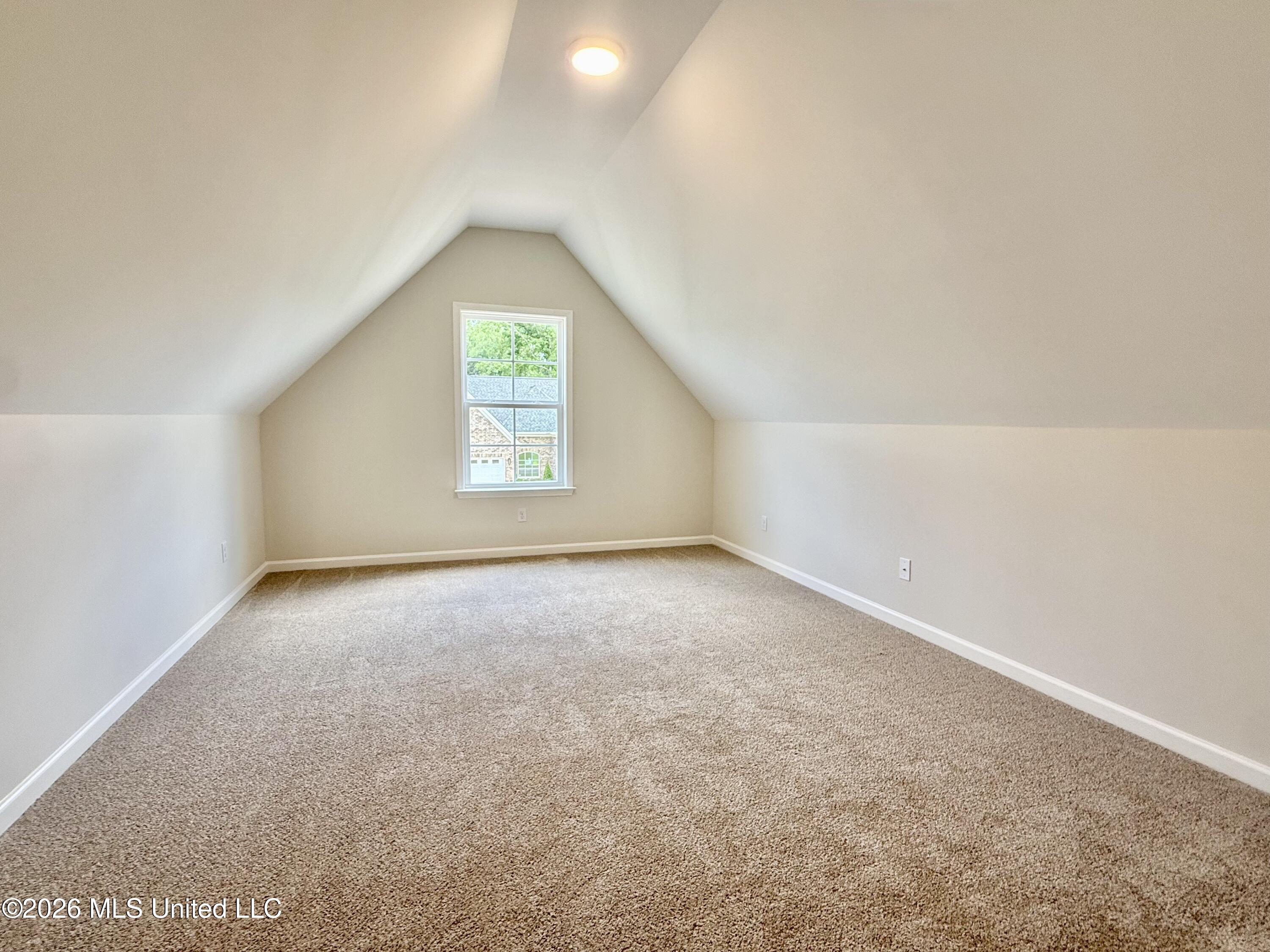 1020 Great Glen Drive Property Photo 12