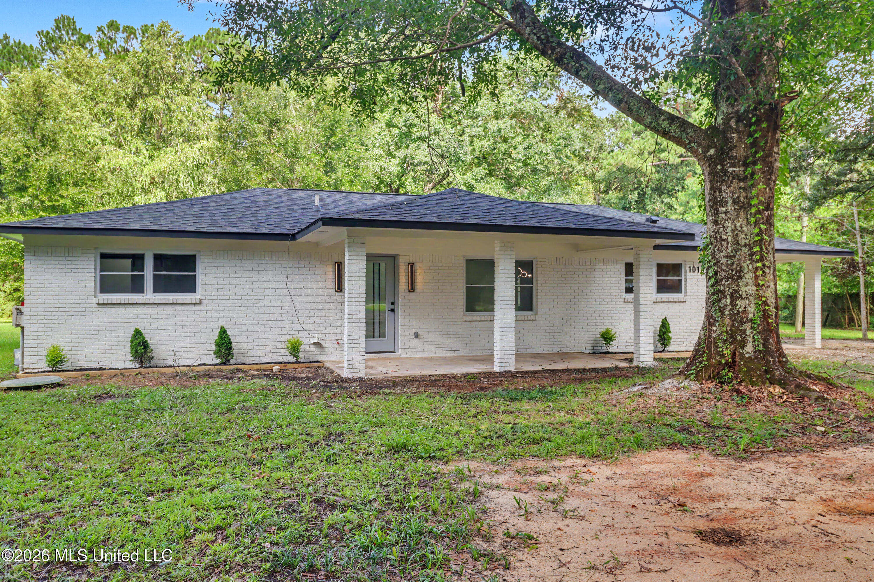 10132 Graystone Drive Property Photo 1