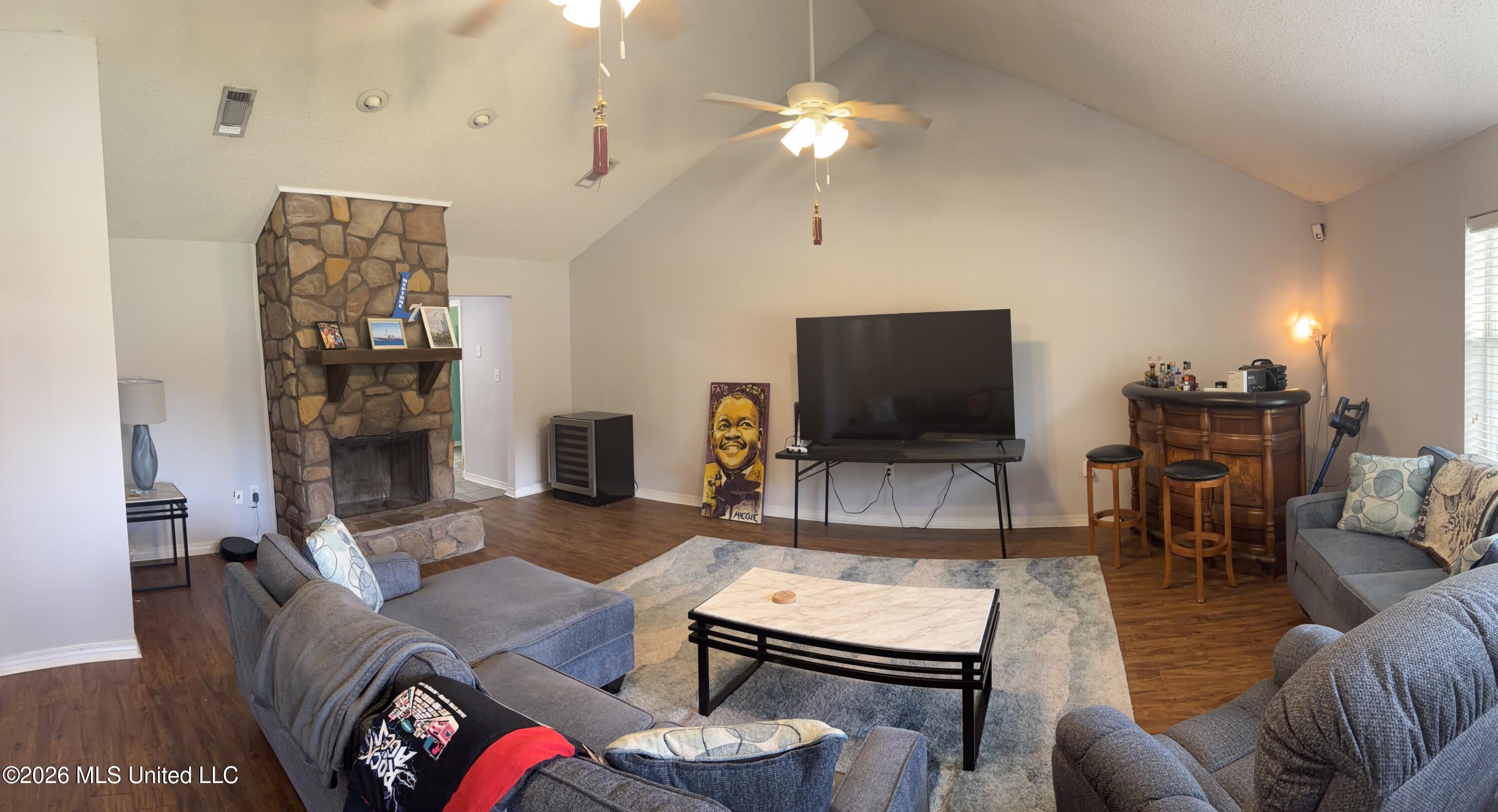 595 Neal Drive Property Photo 6