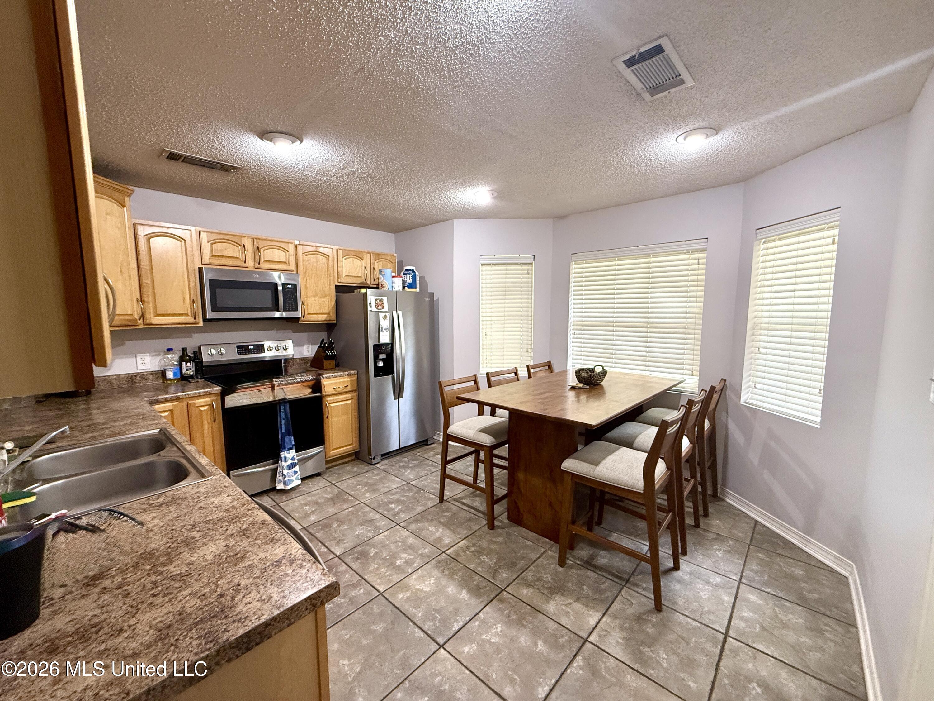 595 Neal Drive Property Photo 8