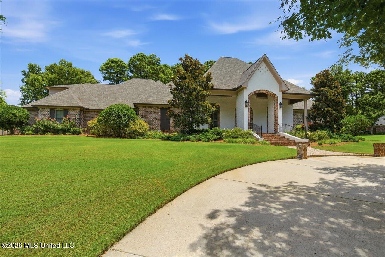 465 Pembrooke Drive Property Photo 2