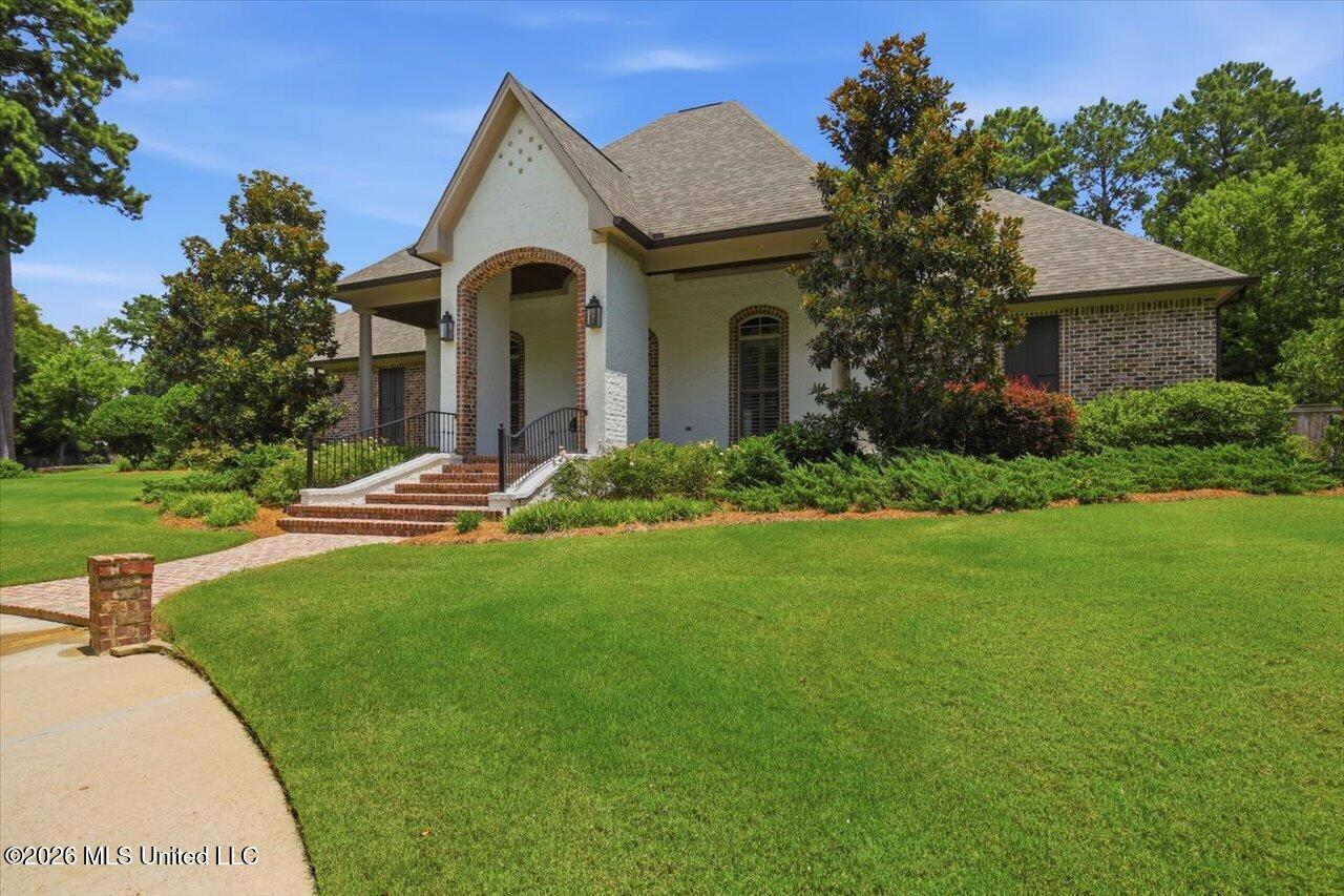 465 Pembrooke Drive Property Photo 3