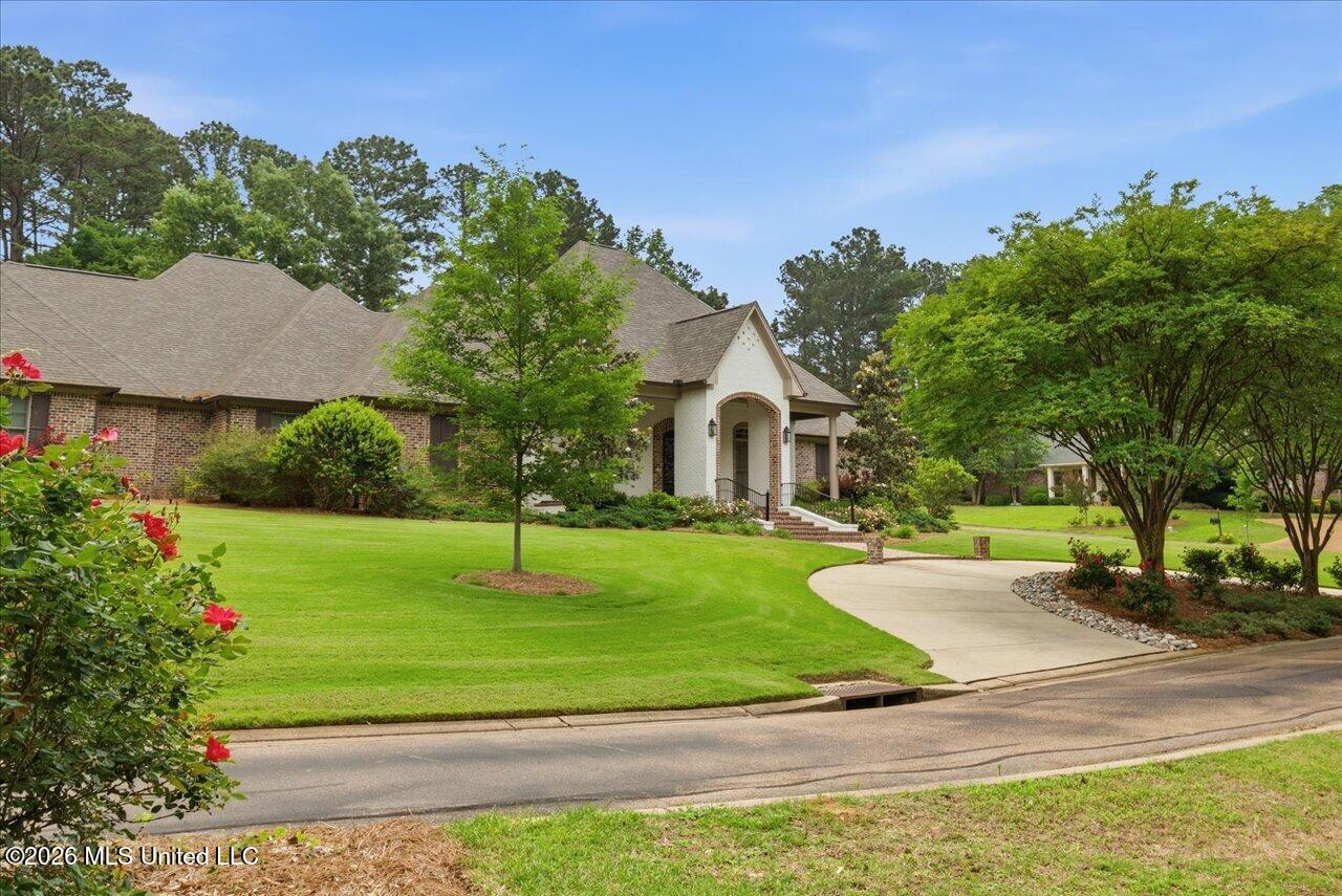 465 Pembrooke Drive Property Photo 4
