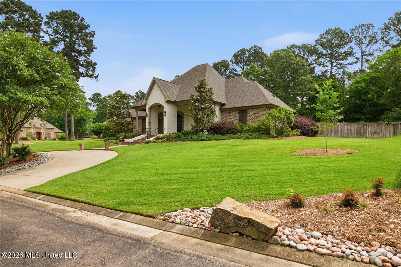 465 Pembrooke Drive Property Photo 6