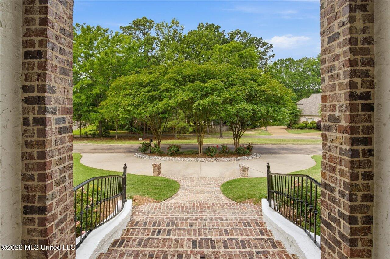 465 Pembrooke Drive Property Photo 13