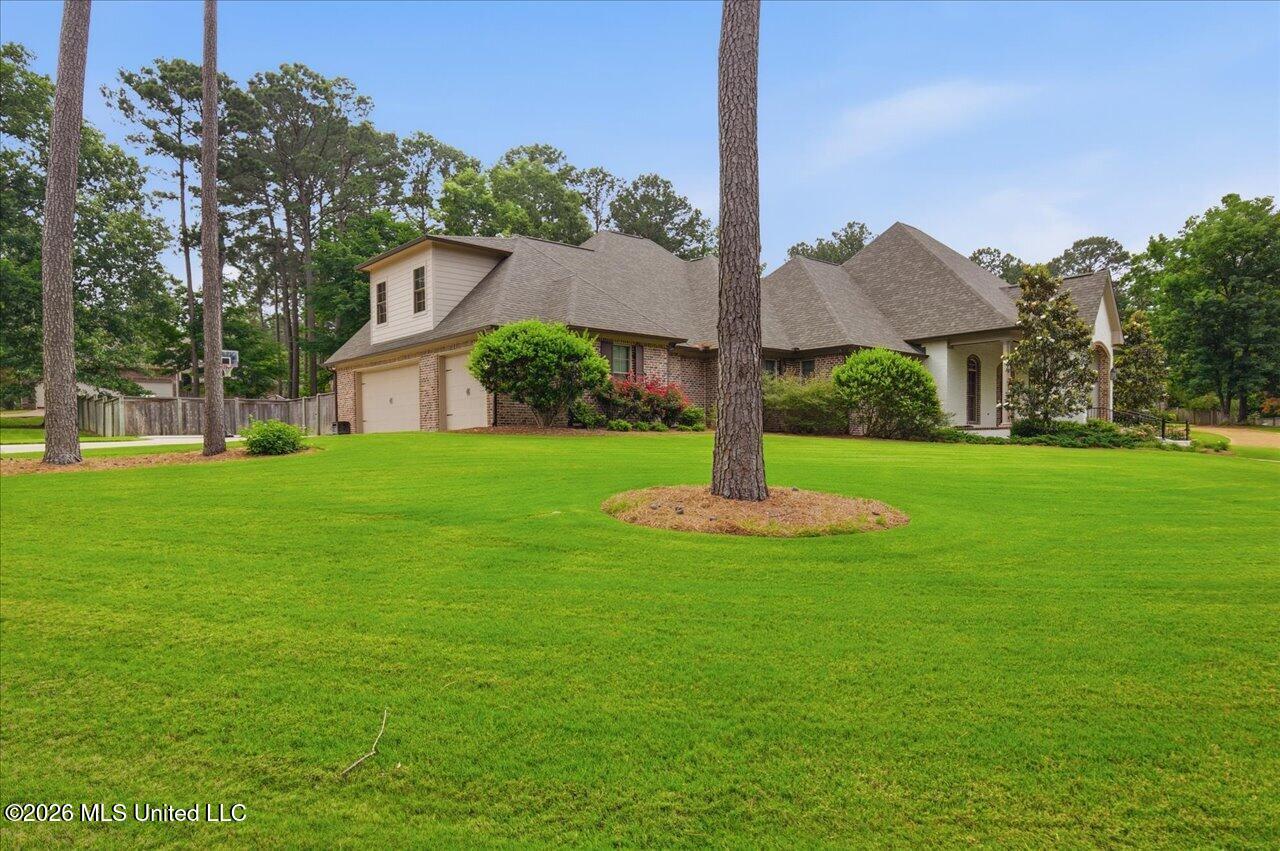 465 Pembrooke Drive Property Photo 14