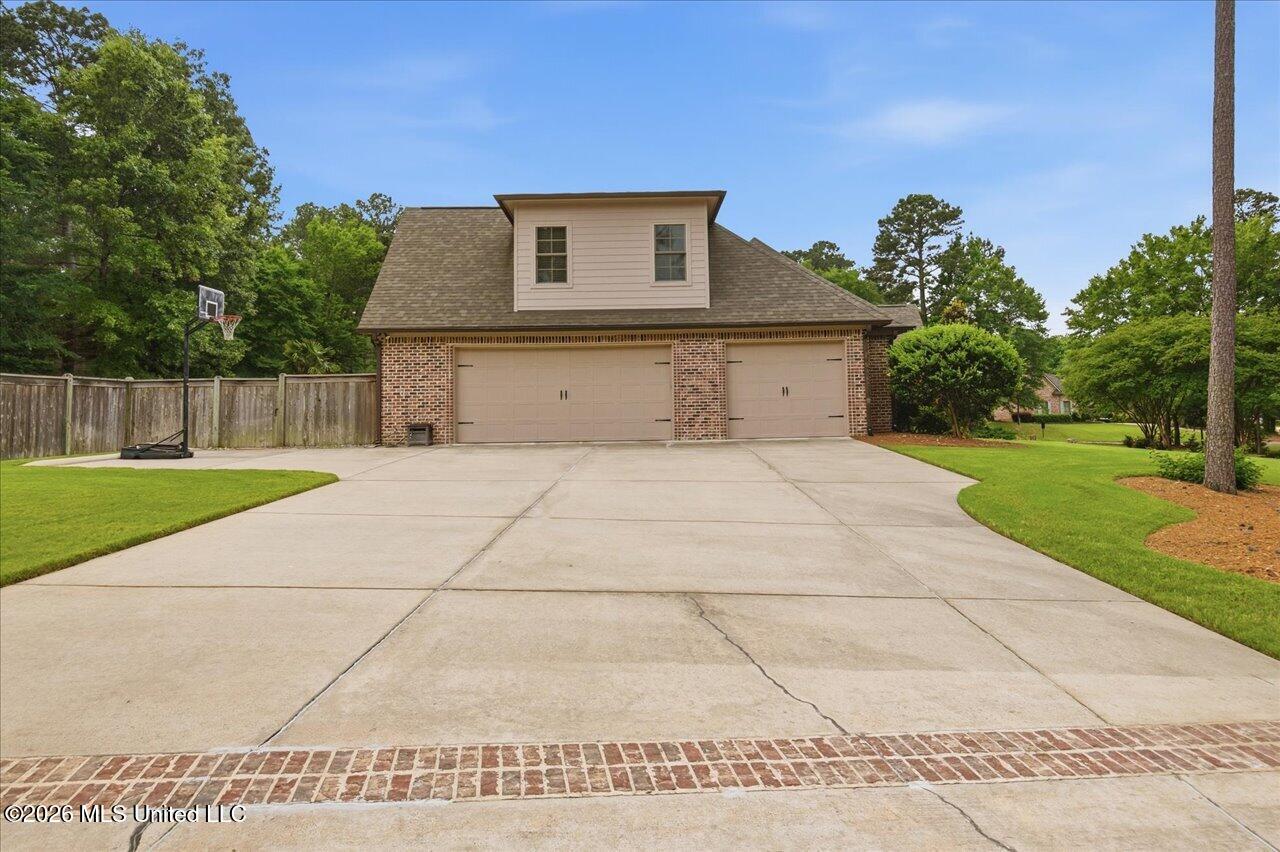 465 Pembrooke Drive Property Photo 15
