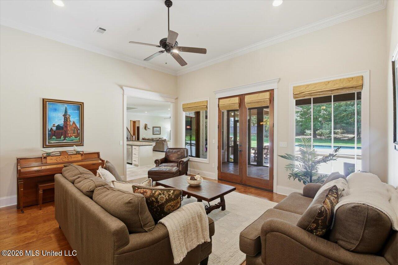 465 Pembrooke Drive Property Photo 17