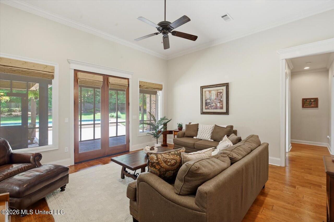 465 Pembrooke Drive Property Photo 18