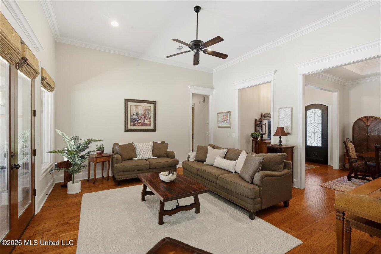 465 Pembrooke Drive Property Photo 19