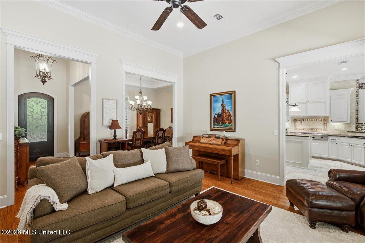 465 Pembrooke Drive Property Photo 20
