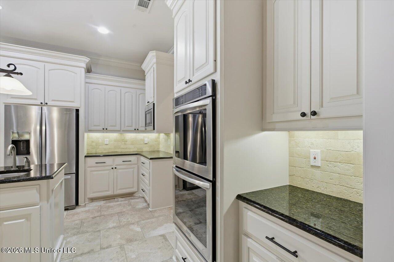 465 Pembrooke Drive Property Photo 26