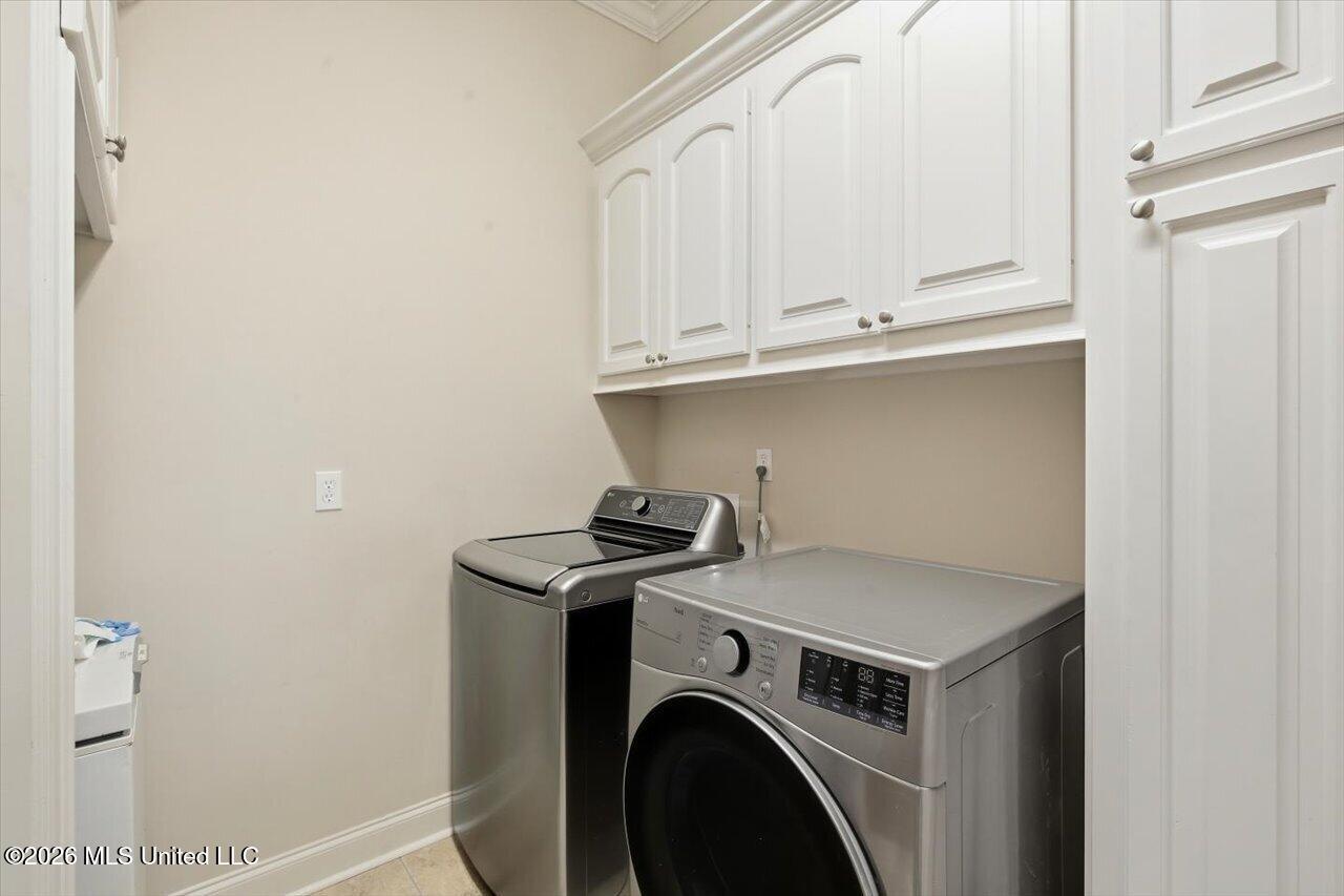465 Pembrooke Drive Property Photo 34
