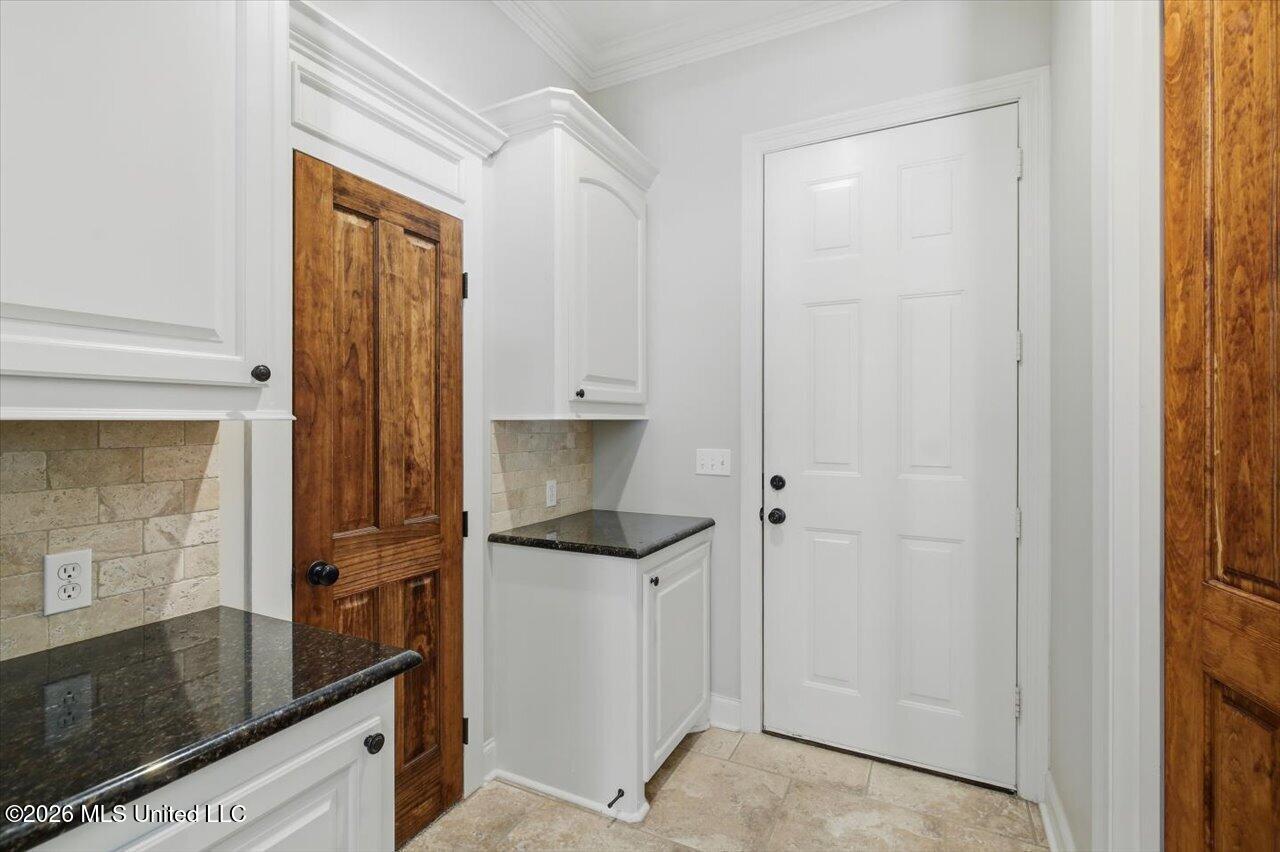 465 Pembrooke Drive Property Photo 40