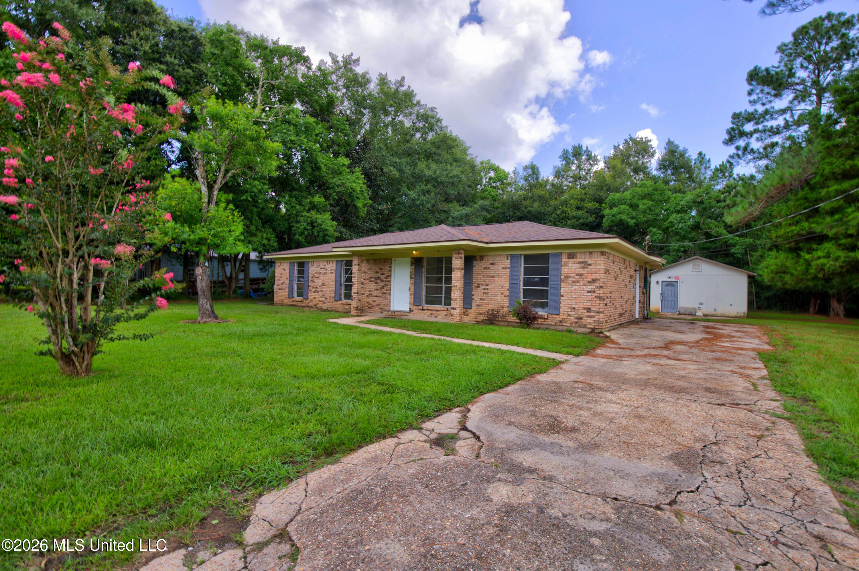5717 Meadowview Drive Property Photo 2