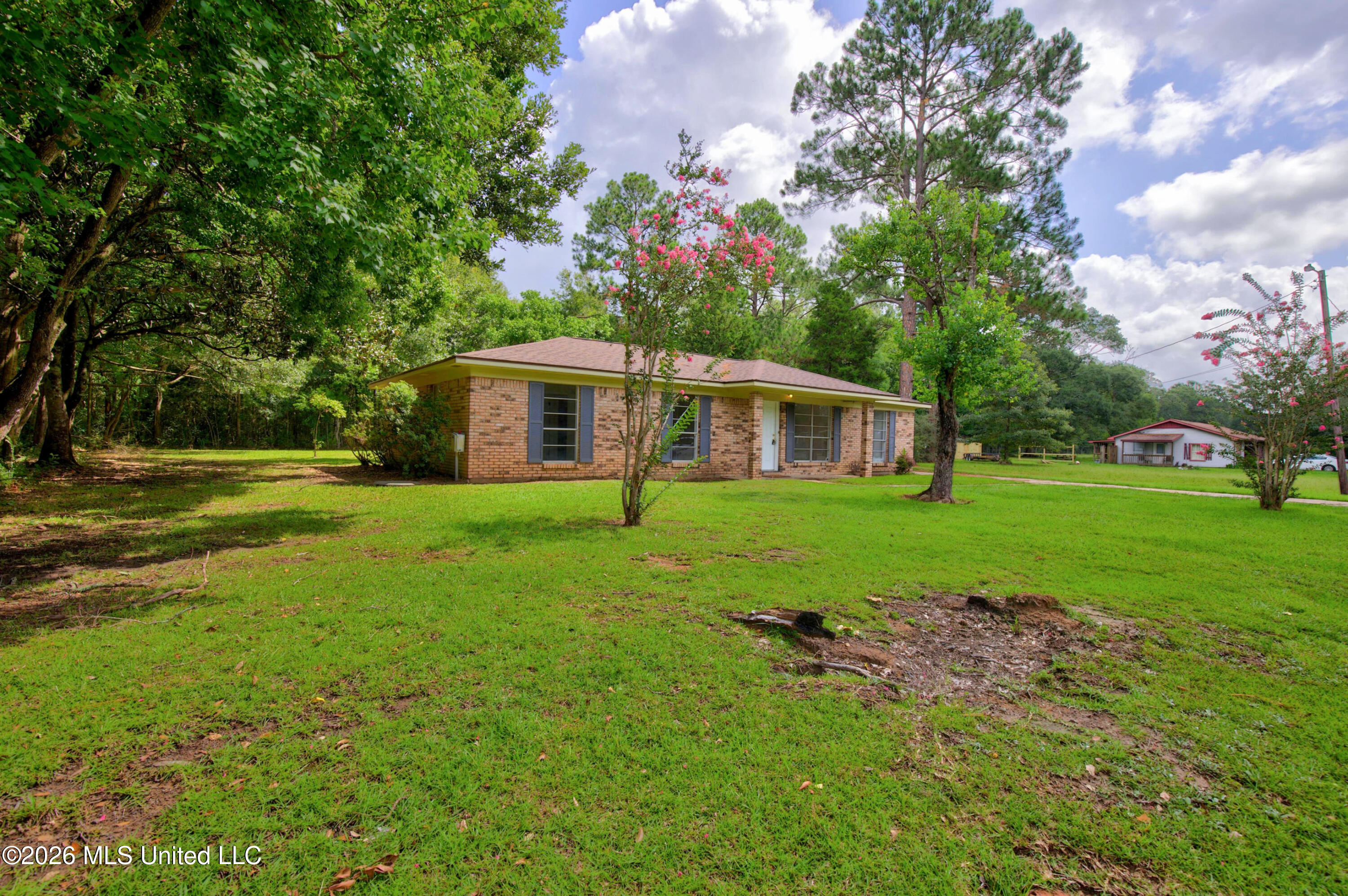 5717 Meadowview Drive Property Photo 3